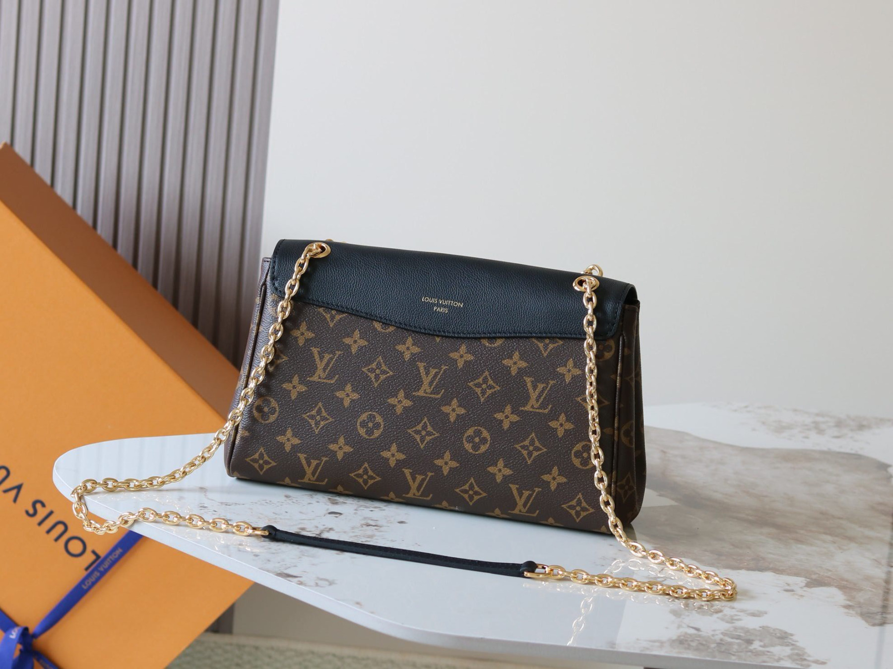 LV Saint Germain PM M26285 30.5x21x12.5cm