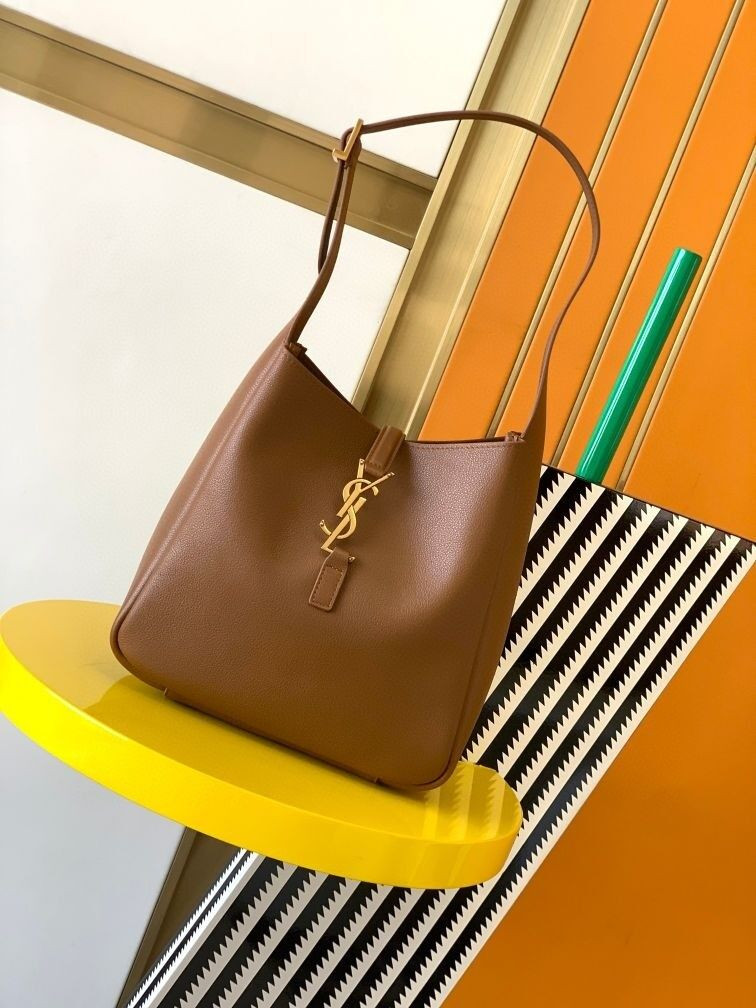 Y51 LE 5 À 7 S*pPLE SMALL IN GRAINED LEATHER 23 x 22 x 8.5 cm