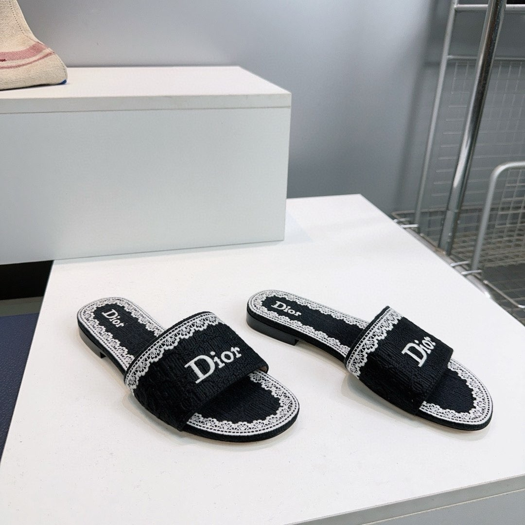 UA D10r Dentelle Slide