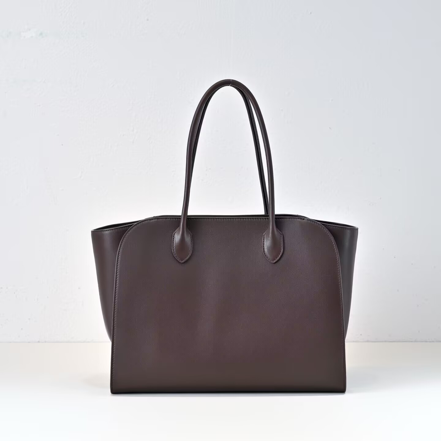 The R0w Marlo Bag in Leather 35.5x16x26cm