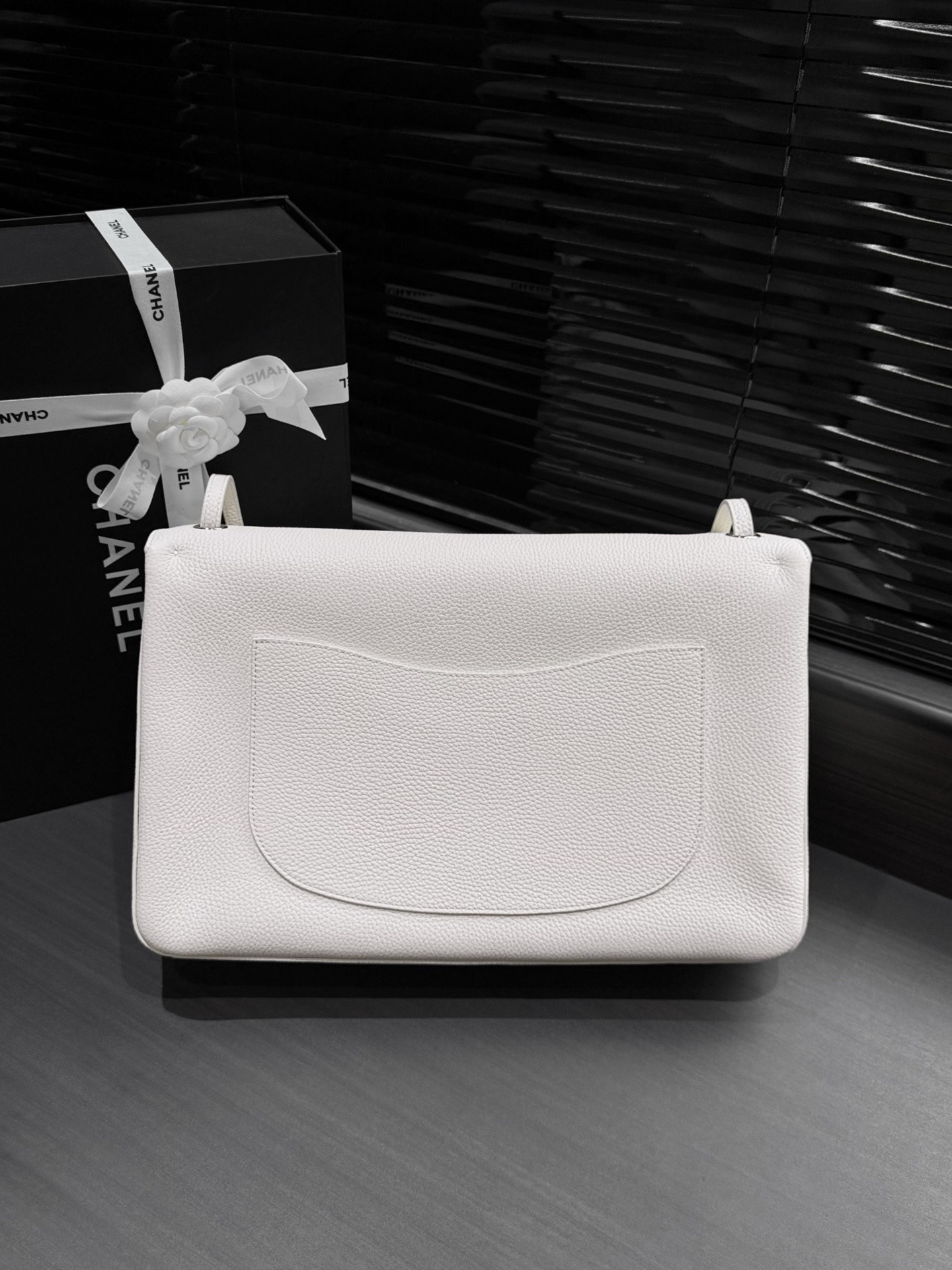 Ch**el Maxi Flap Bag in White with Silver-Tone Hardware AS6233 26x38.5x11cm