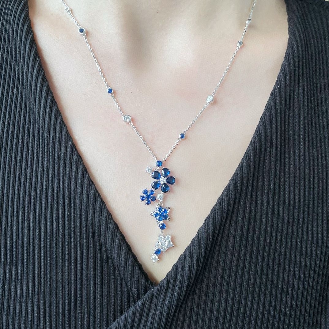 V*n Cl**f & Arpels Colored Floral Necklace Chain length approx 45cm