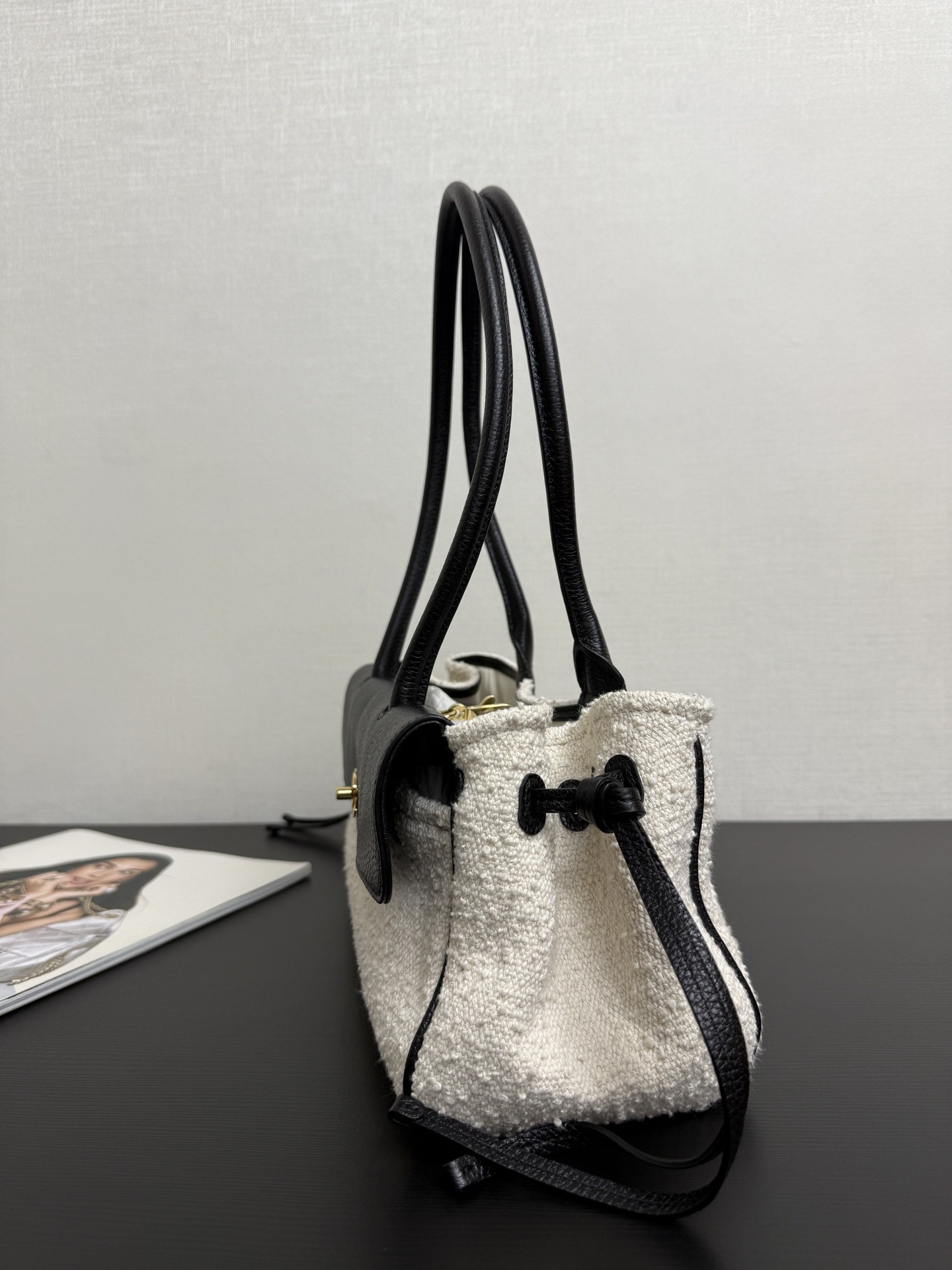 Ch**el small tote as6288 15x31x12cm