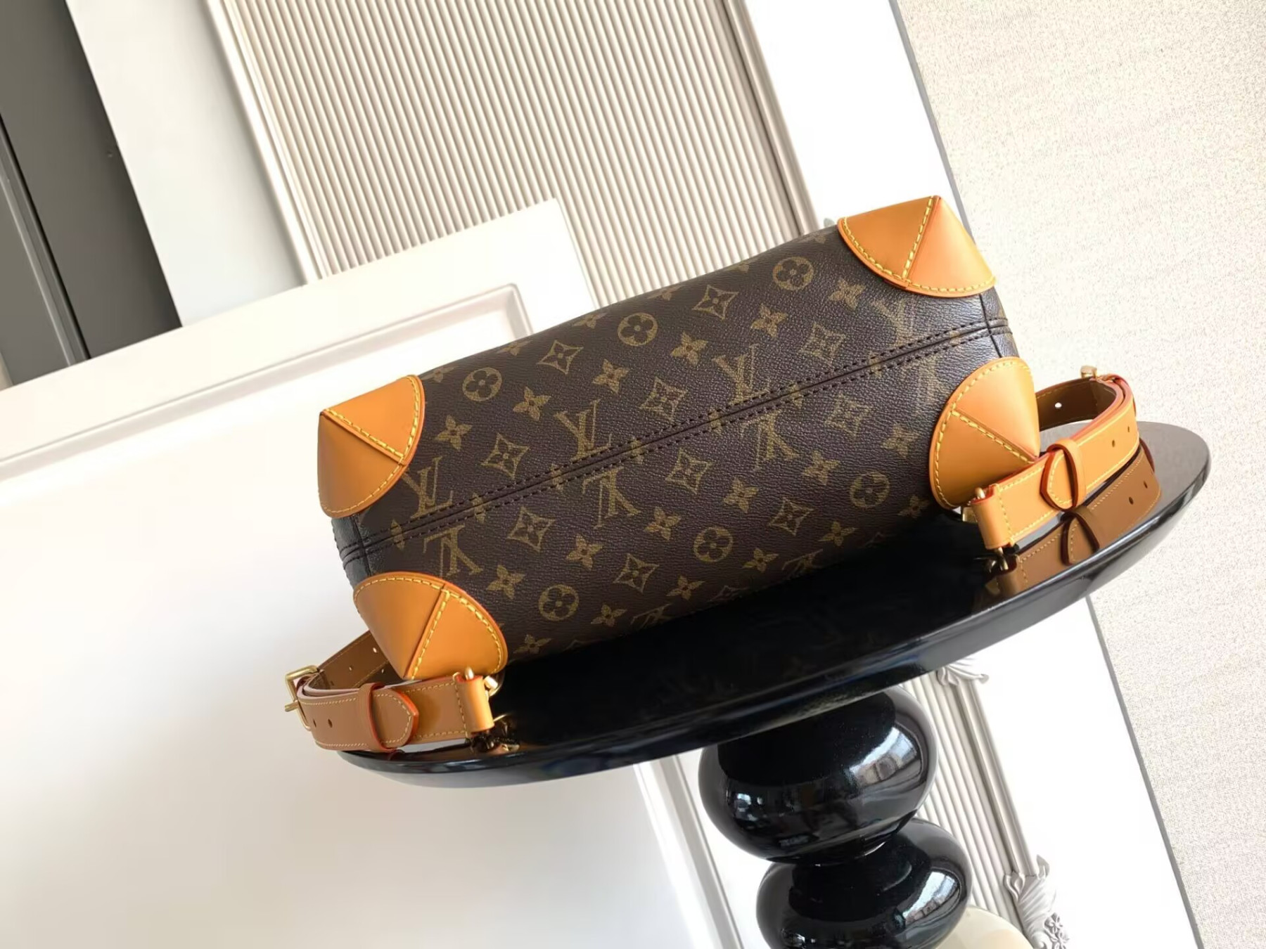 LV Backpack M25989 32x33x14cm