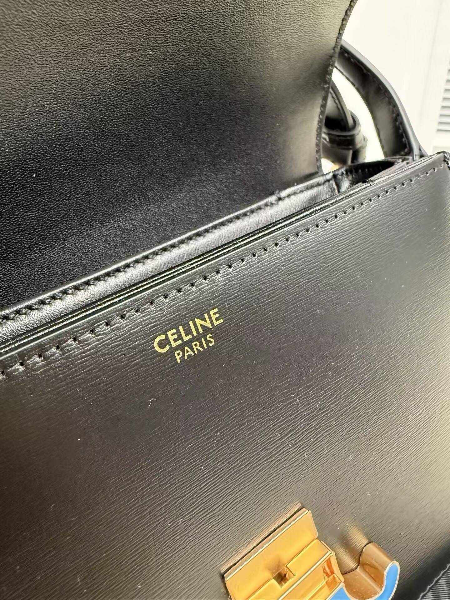Ce1i*e TEEN TRIOMPHE Enamel Lock Handbag 18.5x13.5x7cm