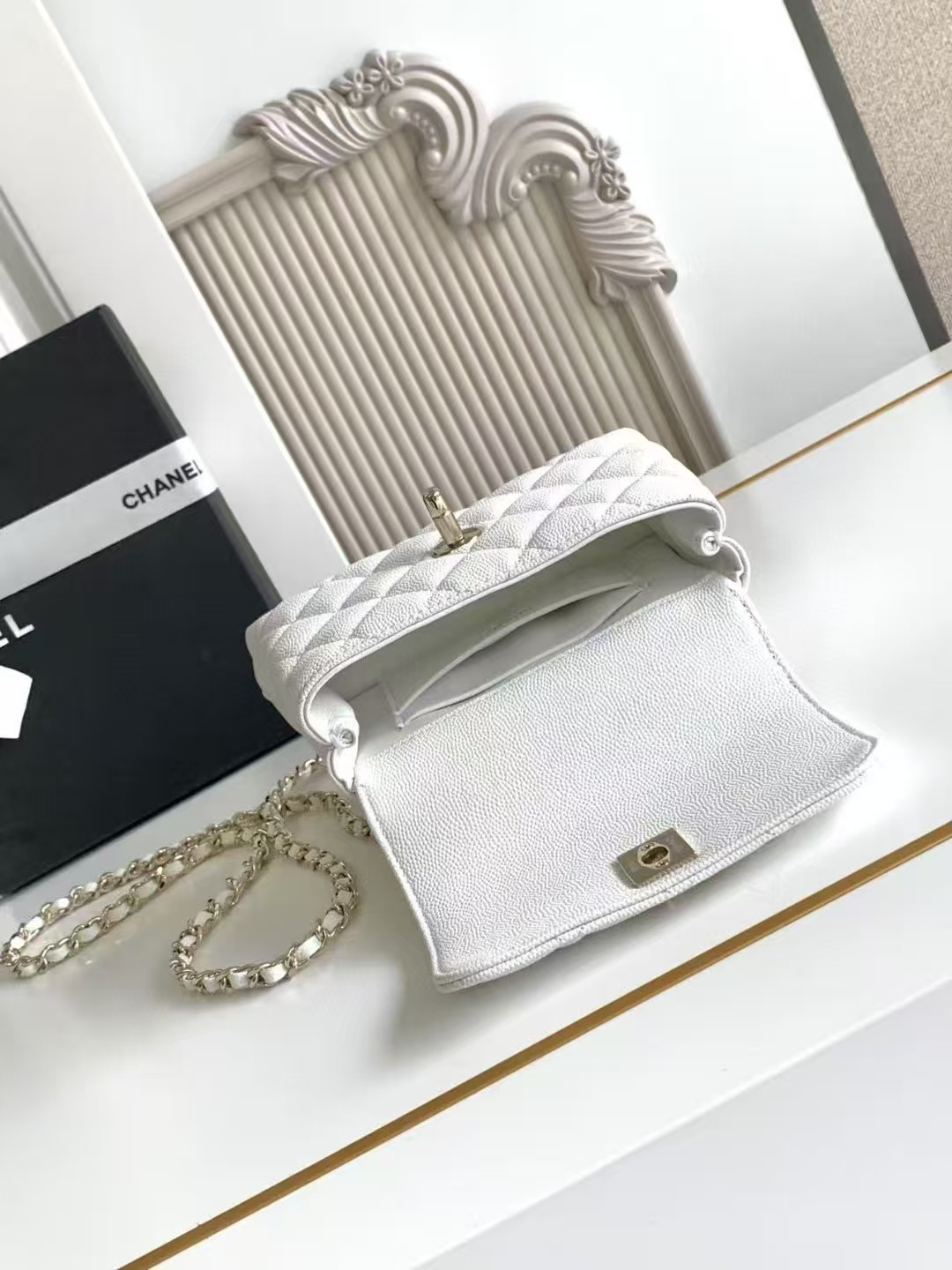 Ch**el coco handle nano 11.5x14.5x5.5cm