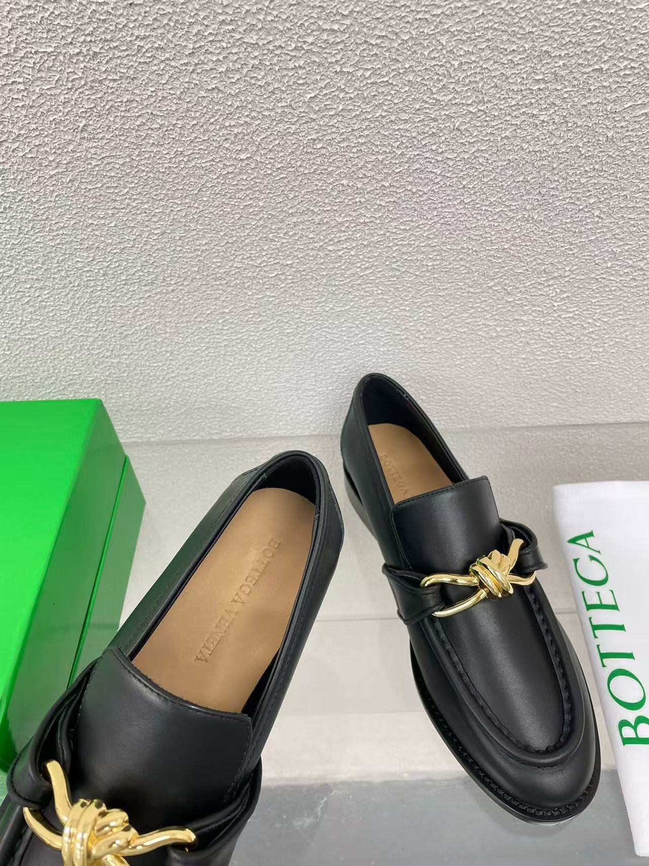 UA B0tt*ga Ven*ta Loafers Shoes