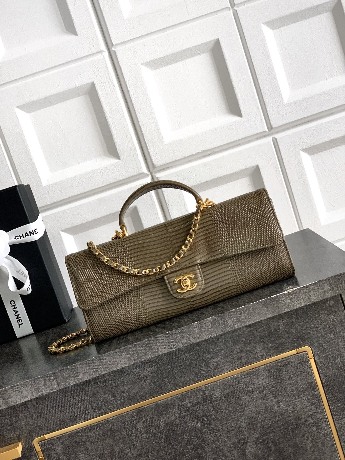 Ch**el clutch with chain ap5280 9.5x25x5cm