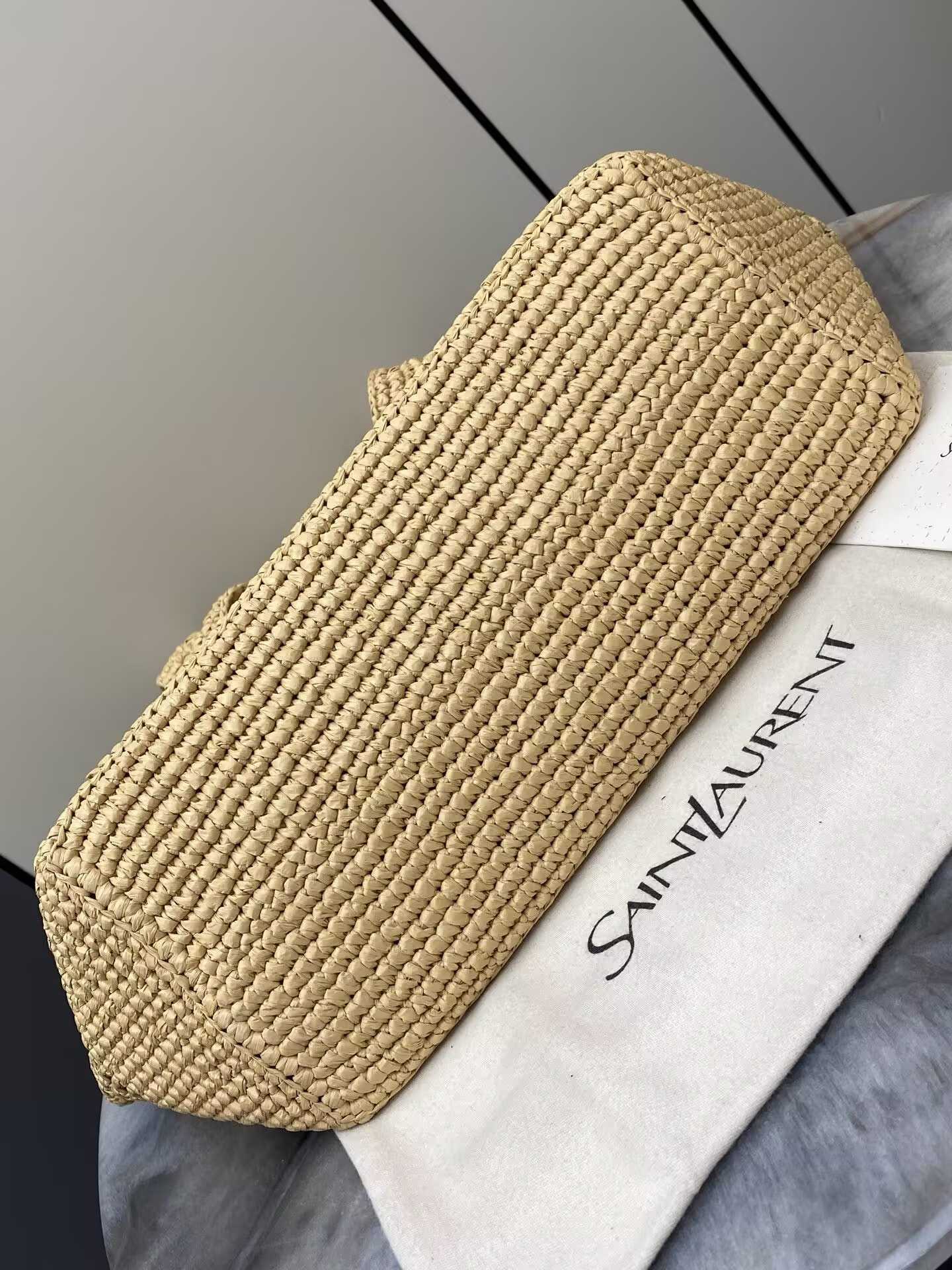 Y51 ICARE IN RAFFIA 46x28x5cm
