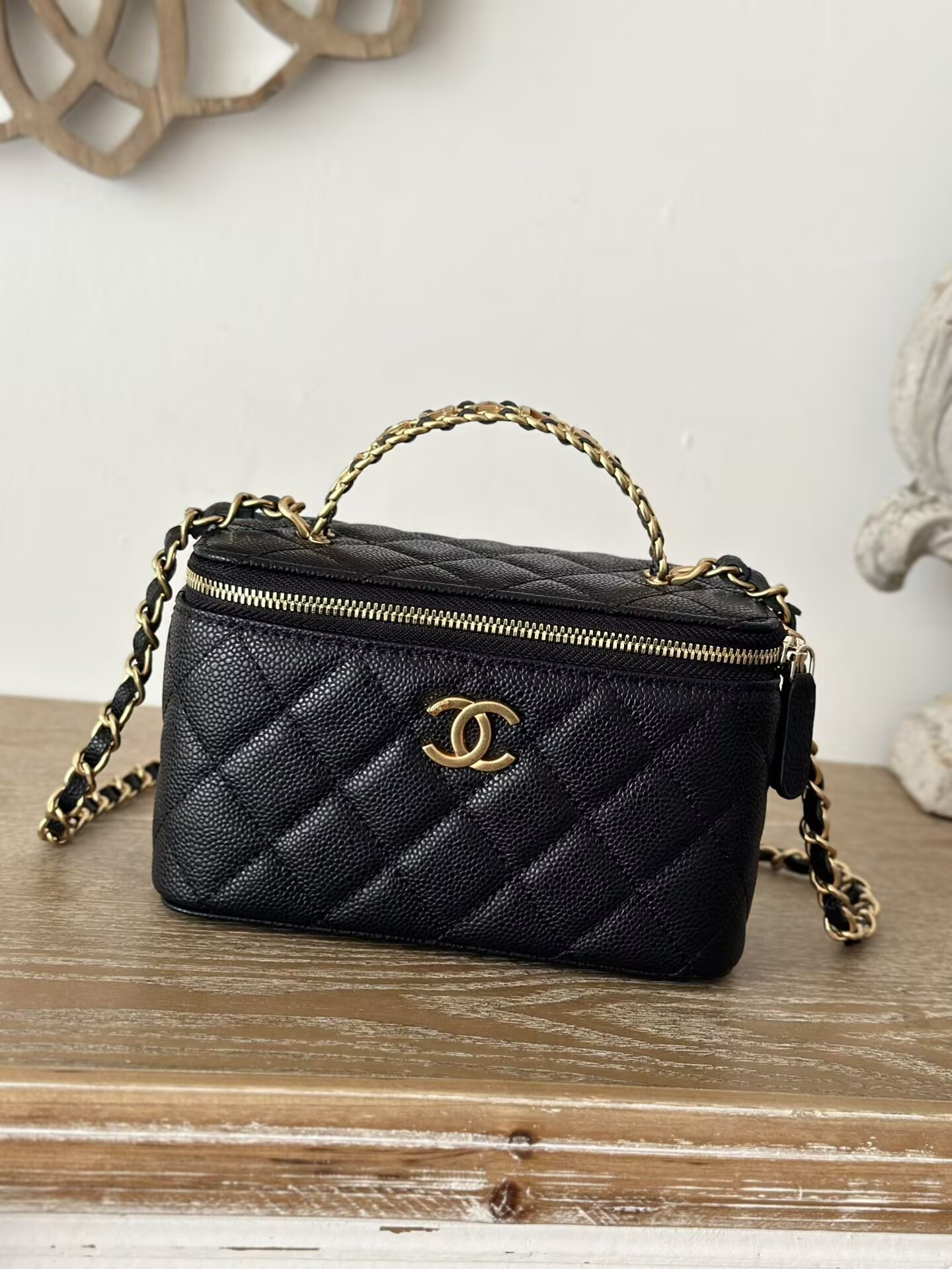 Ch**el vanity with chain 9.5x17x8cm
