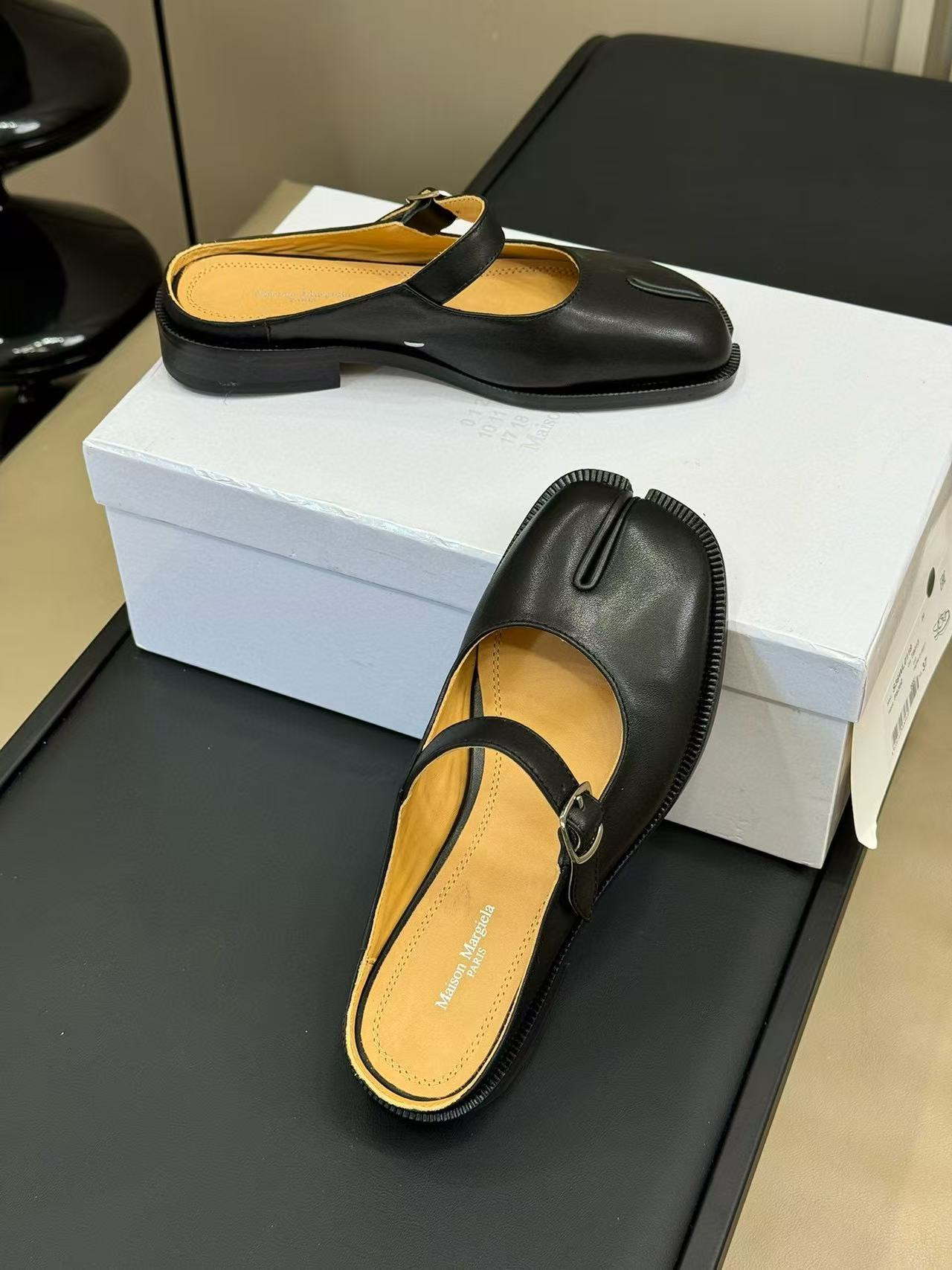 UA Ma1s0n Marg*e1a Tabi City Mary-Jane Mules