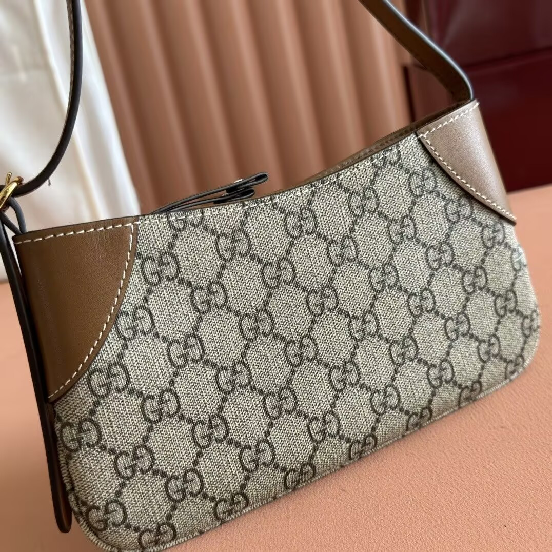 Gvc*1 GG Emblem Small Shoulder Bag 23x13x2cm