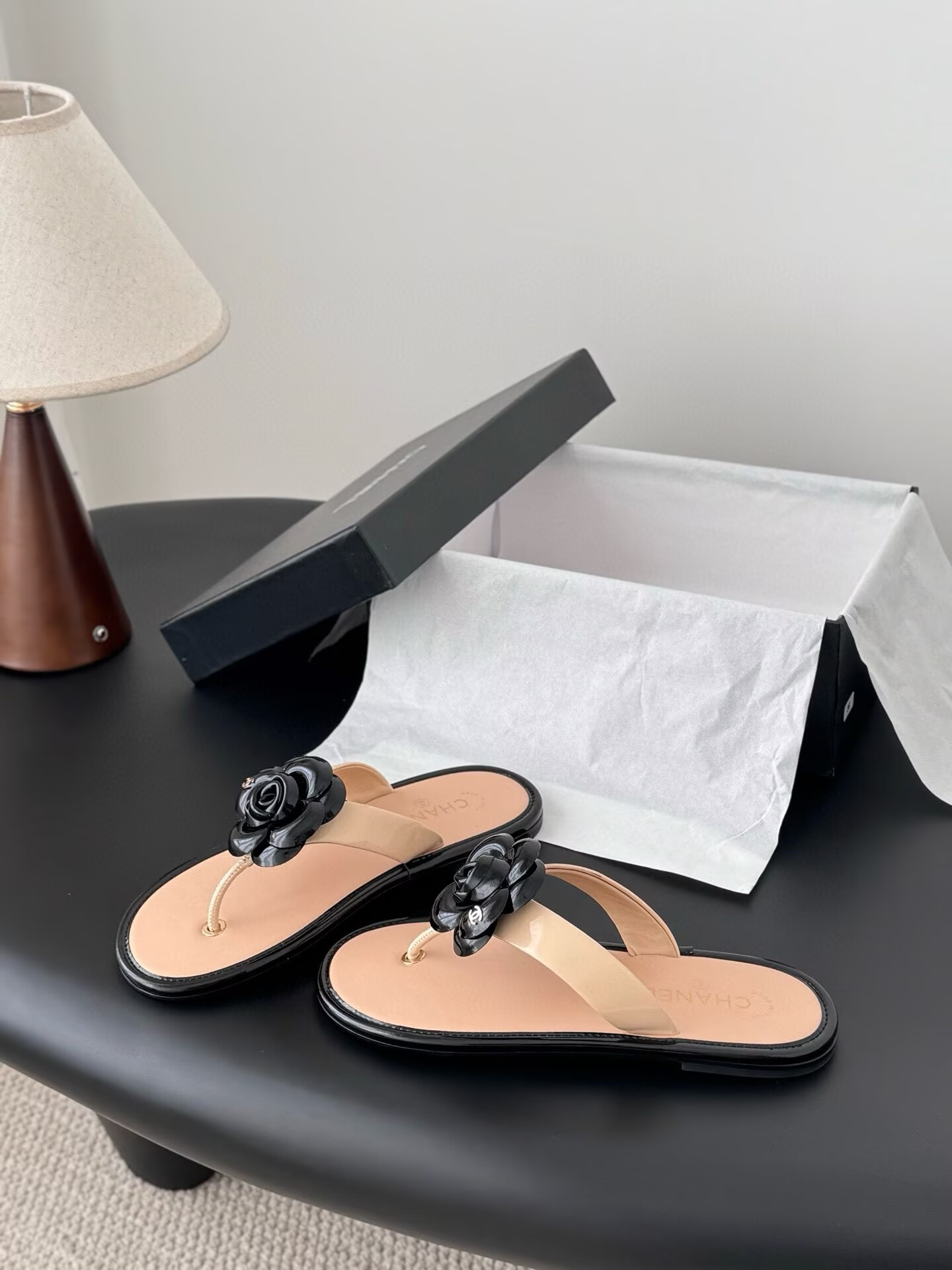 ua Ch**el thongs slides