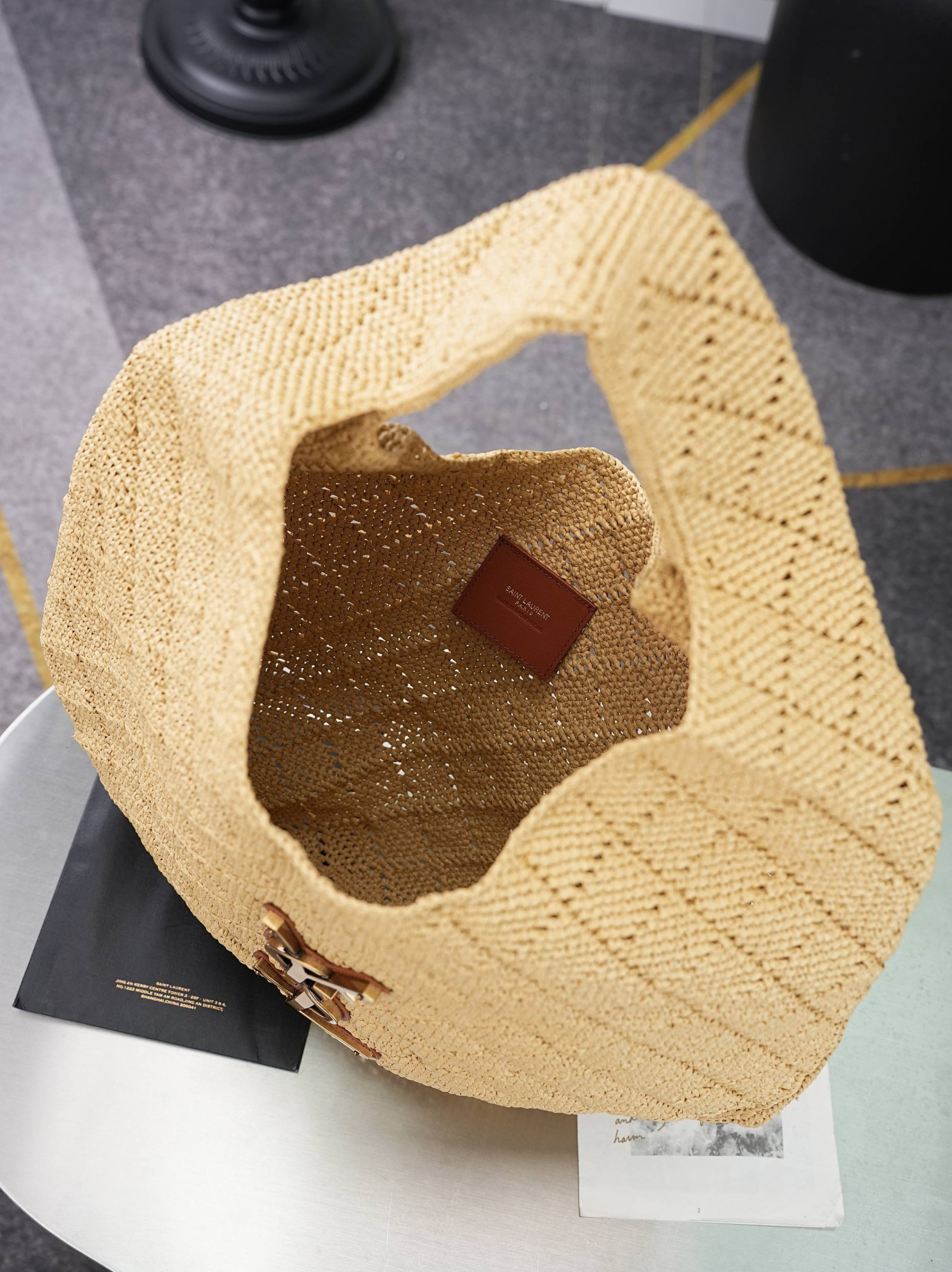 Y51 ICARE Hobo in raffia 30-47x30.5x2-12cm