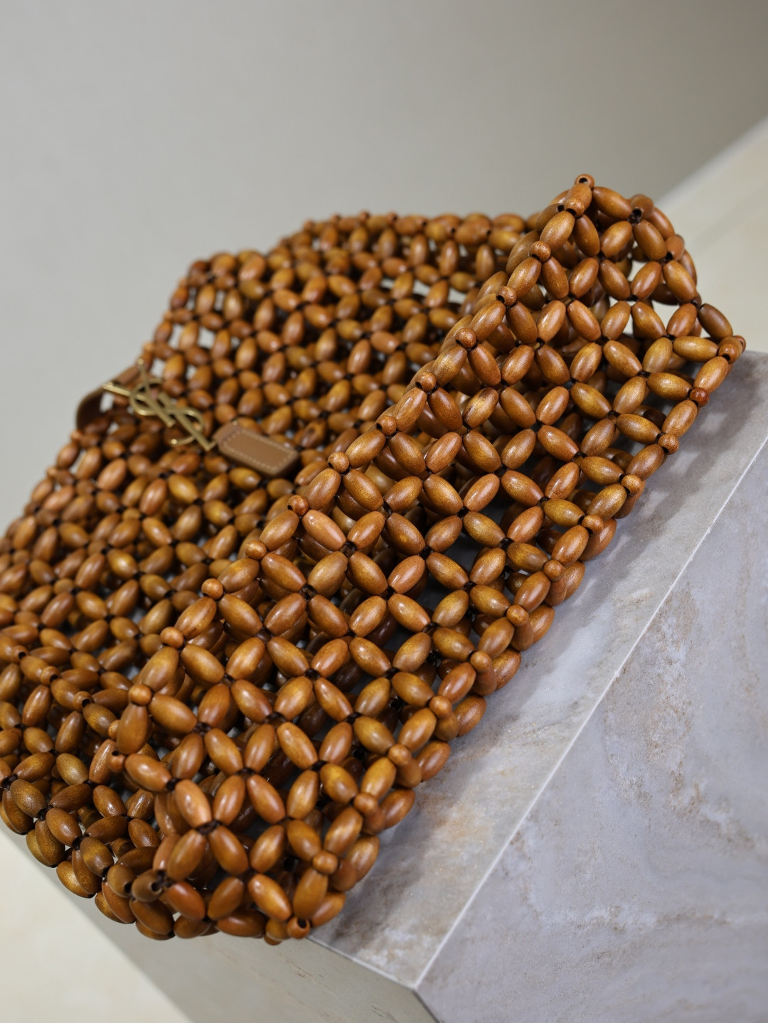 Y51 LE 5 à 7 large in wood beads 30x35x10cm