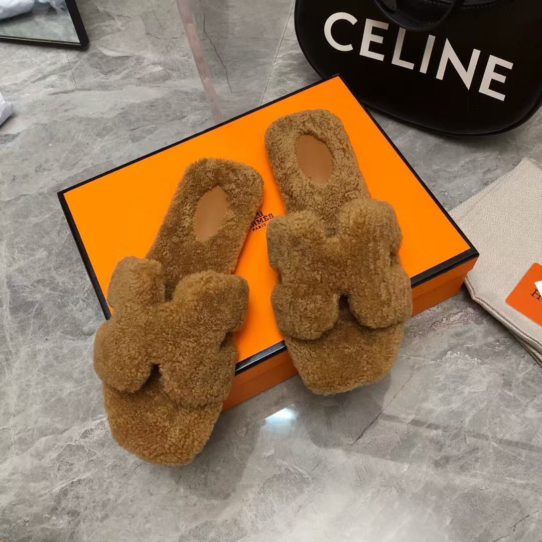 UA H**me5 Oran sandal