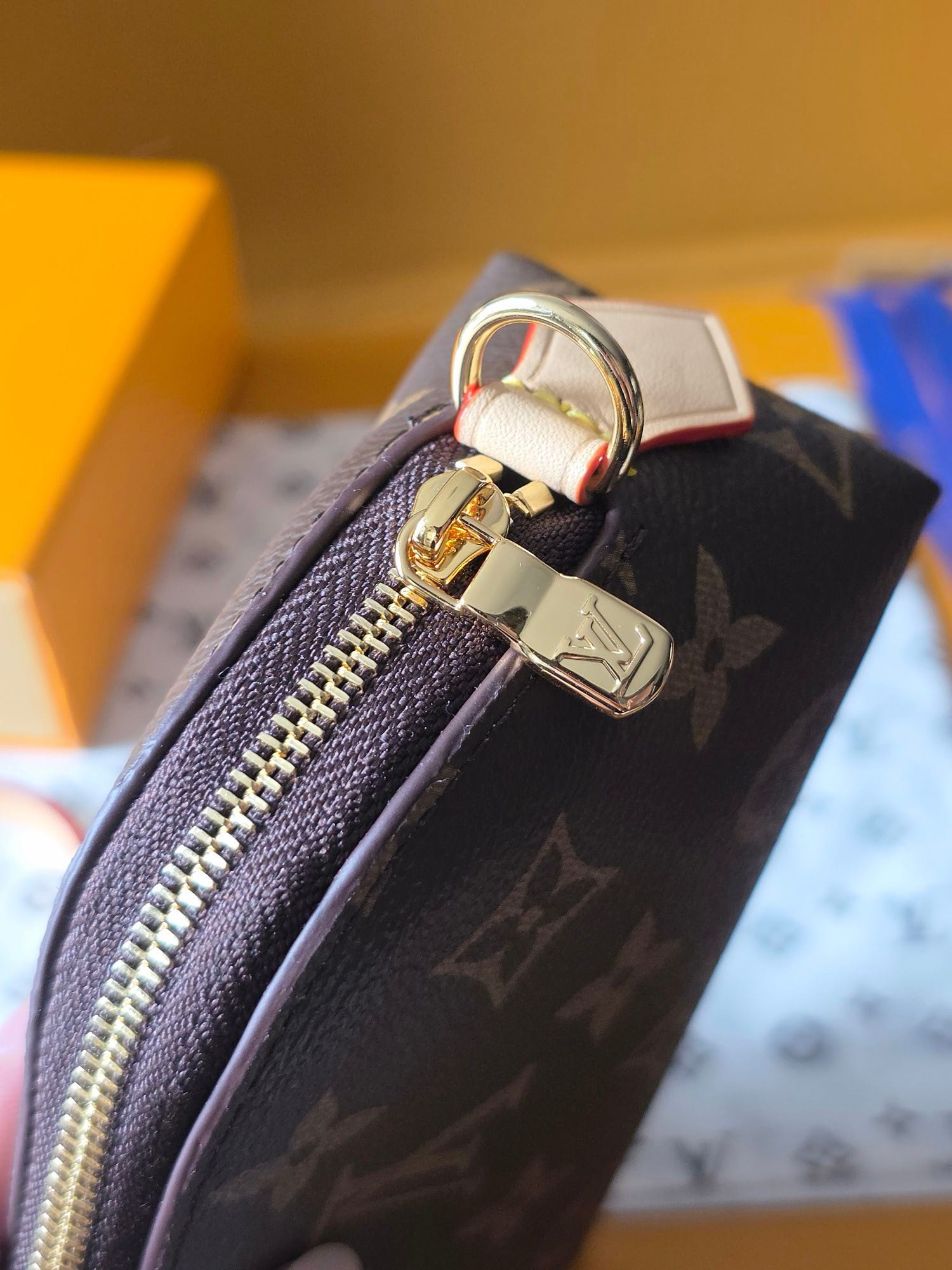 LV Cosmetic Purse M25653 13.5x9x5.5cm