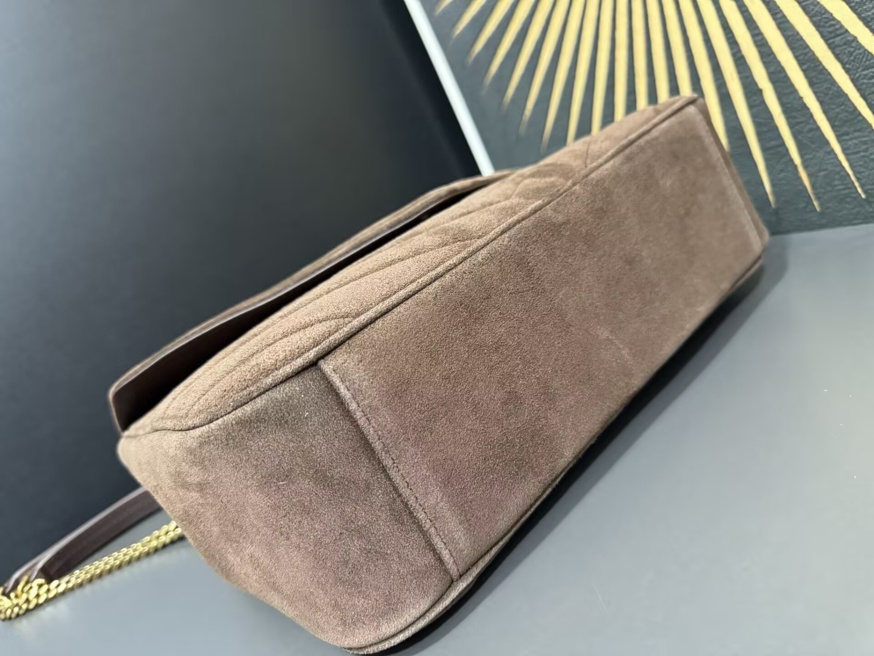 Y51 LOULOU large in MATELASSÉ Suede 32 x 22 x 10 CM