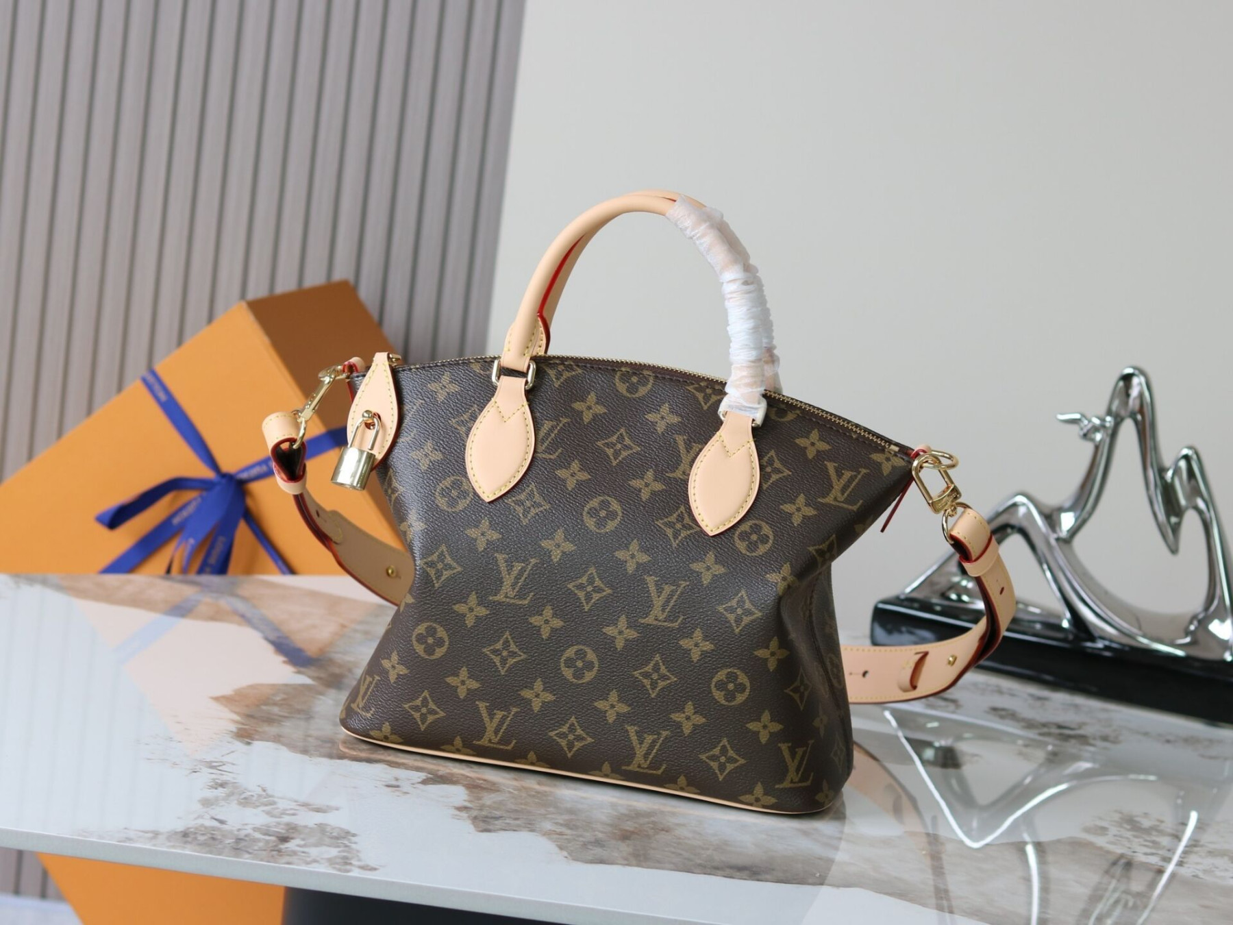 LV Neo Lockit PM M26532 33x24x12cm