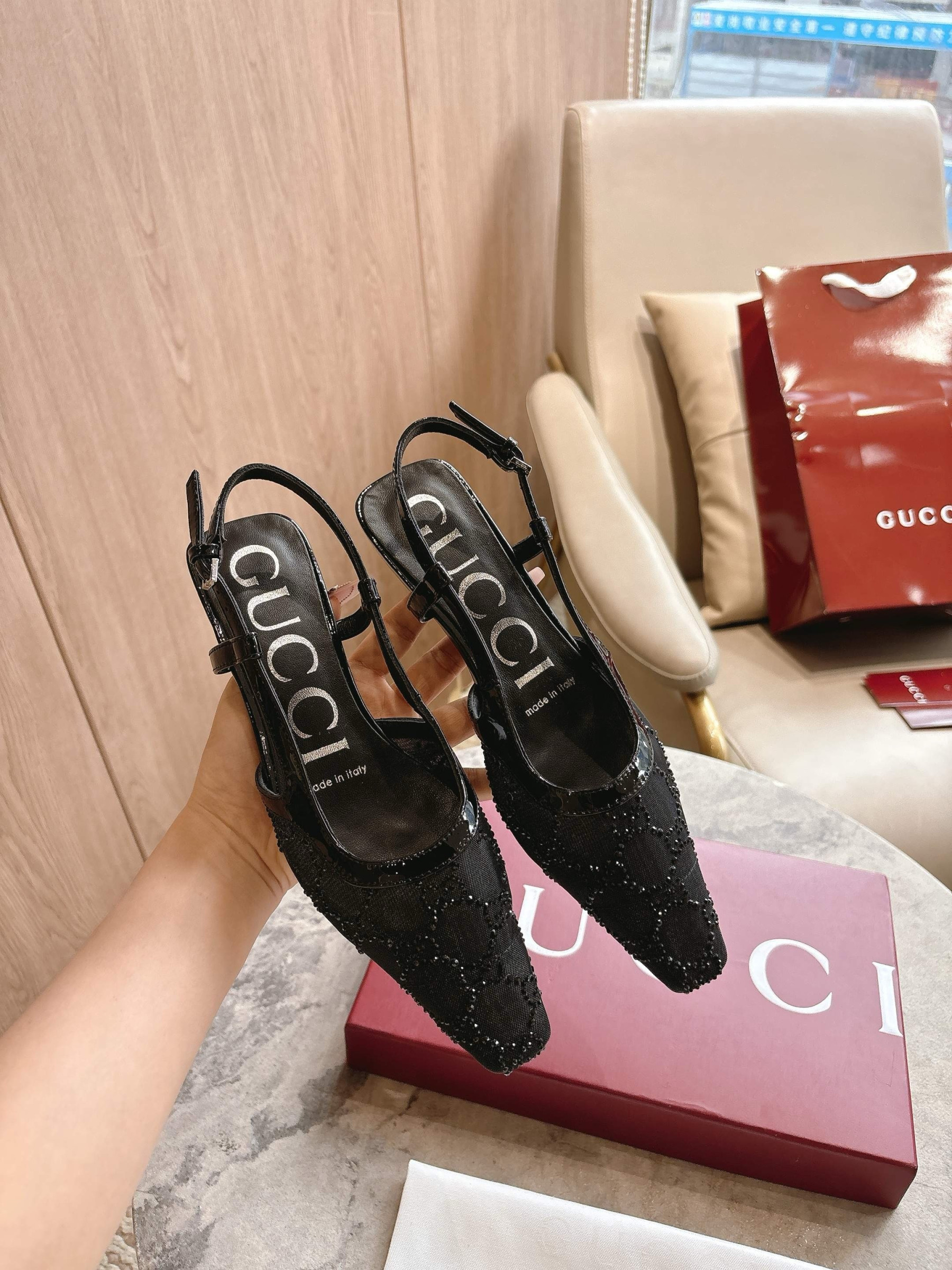 UA Gvc*1 GG Slingback