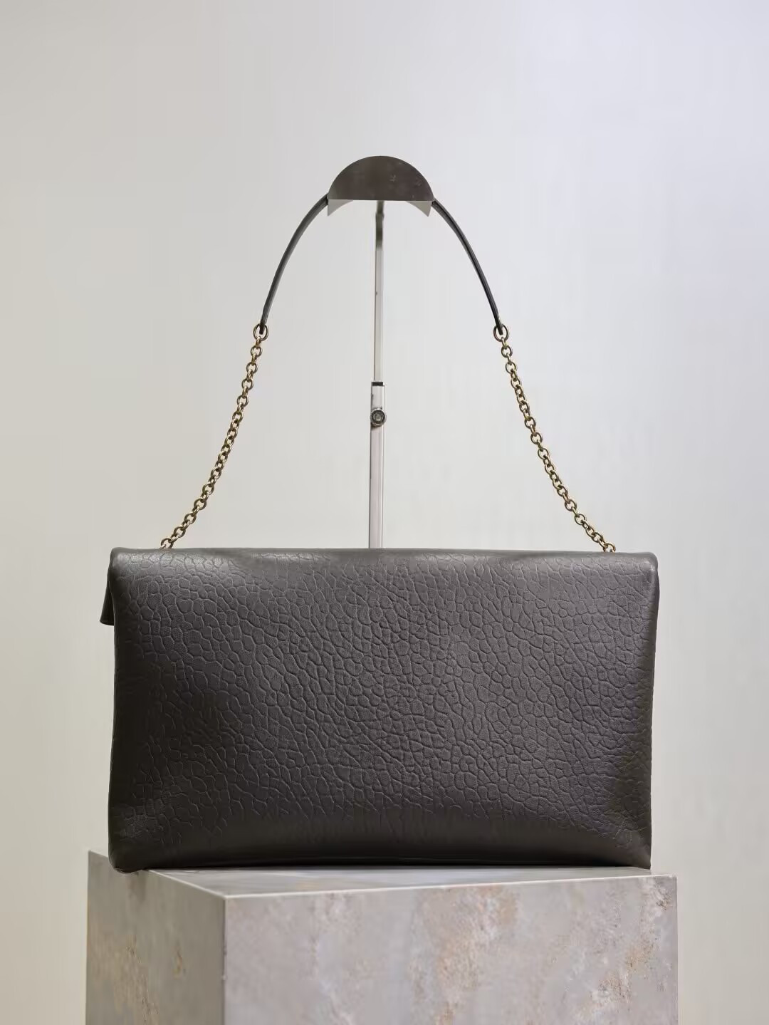 Y51 cassandre pouch on chain 35x22x3-4.2cm