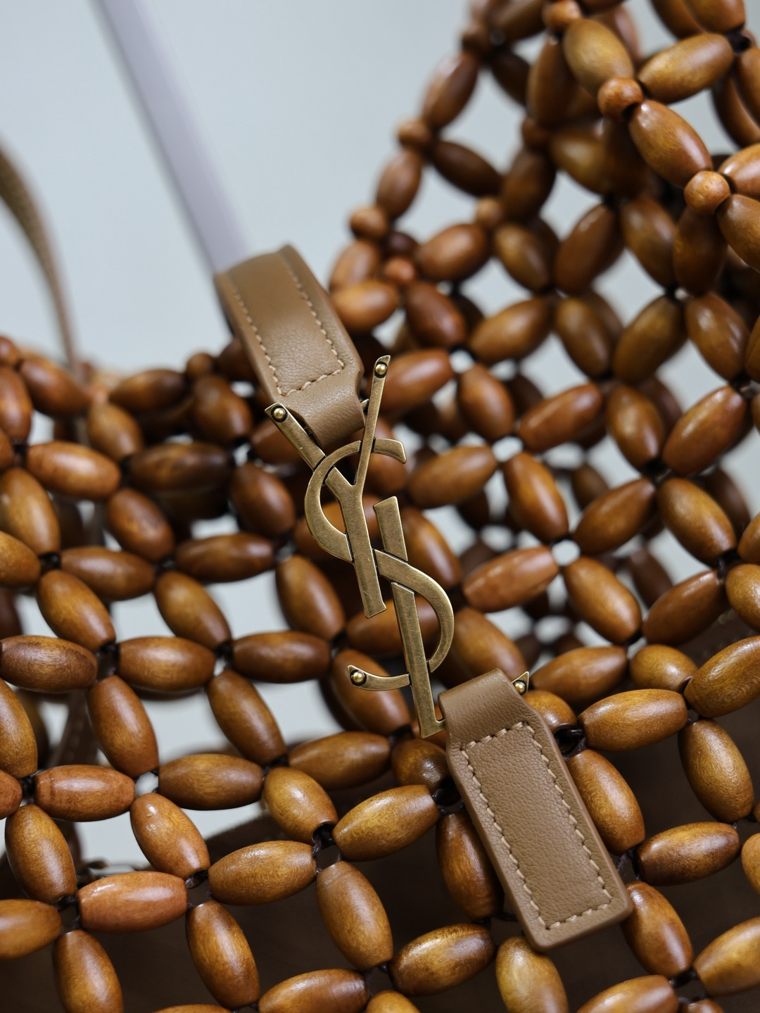 Y51 LE 5 à 7 wood beads 23x22x8.5cm