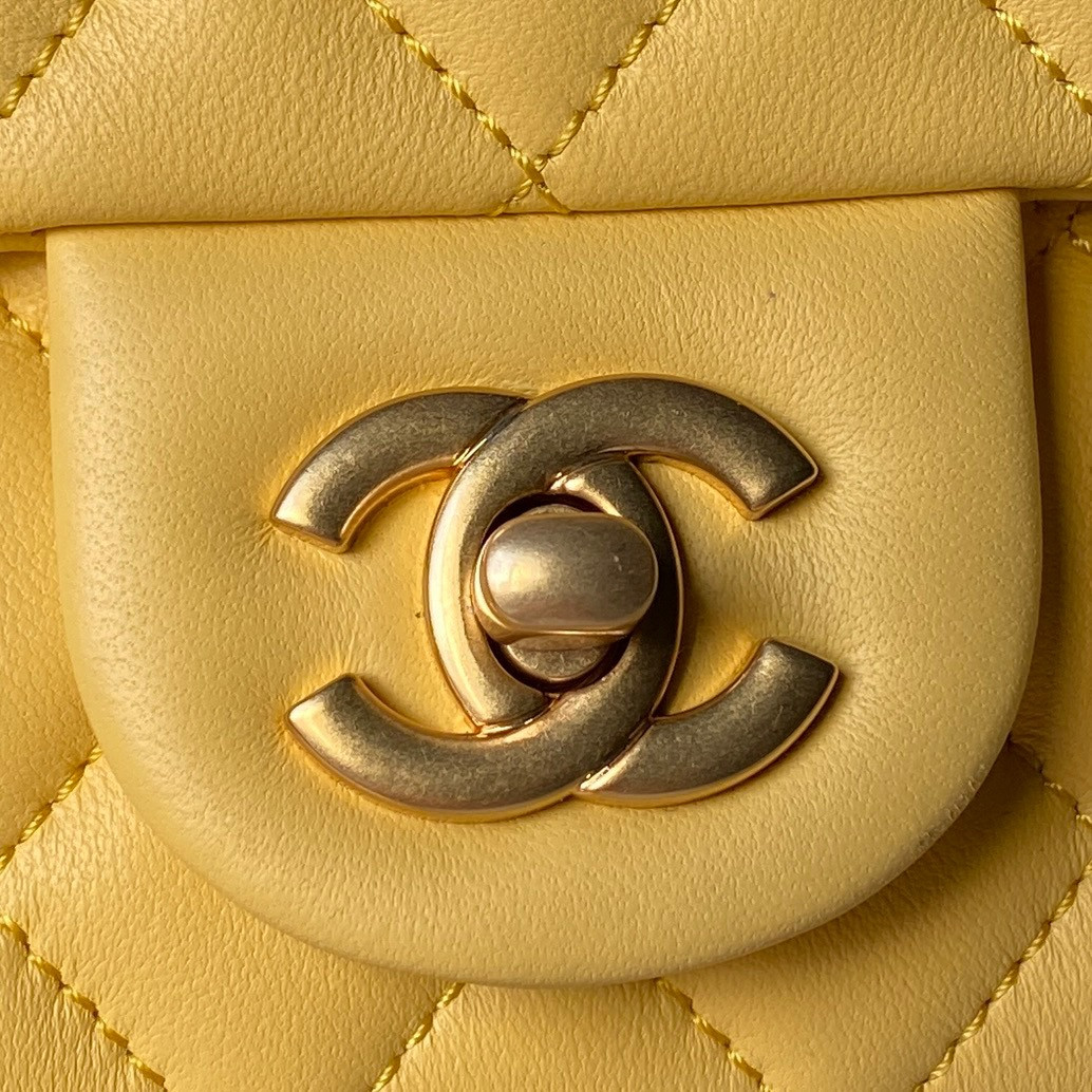 Ch**el MINI FLAP BAG 13.5x17x8cm