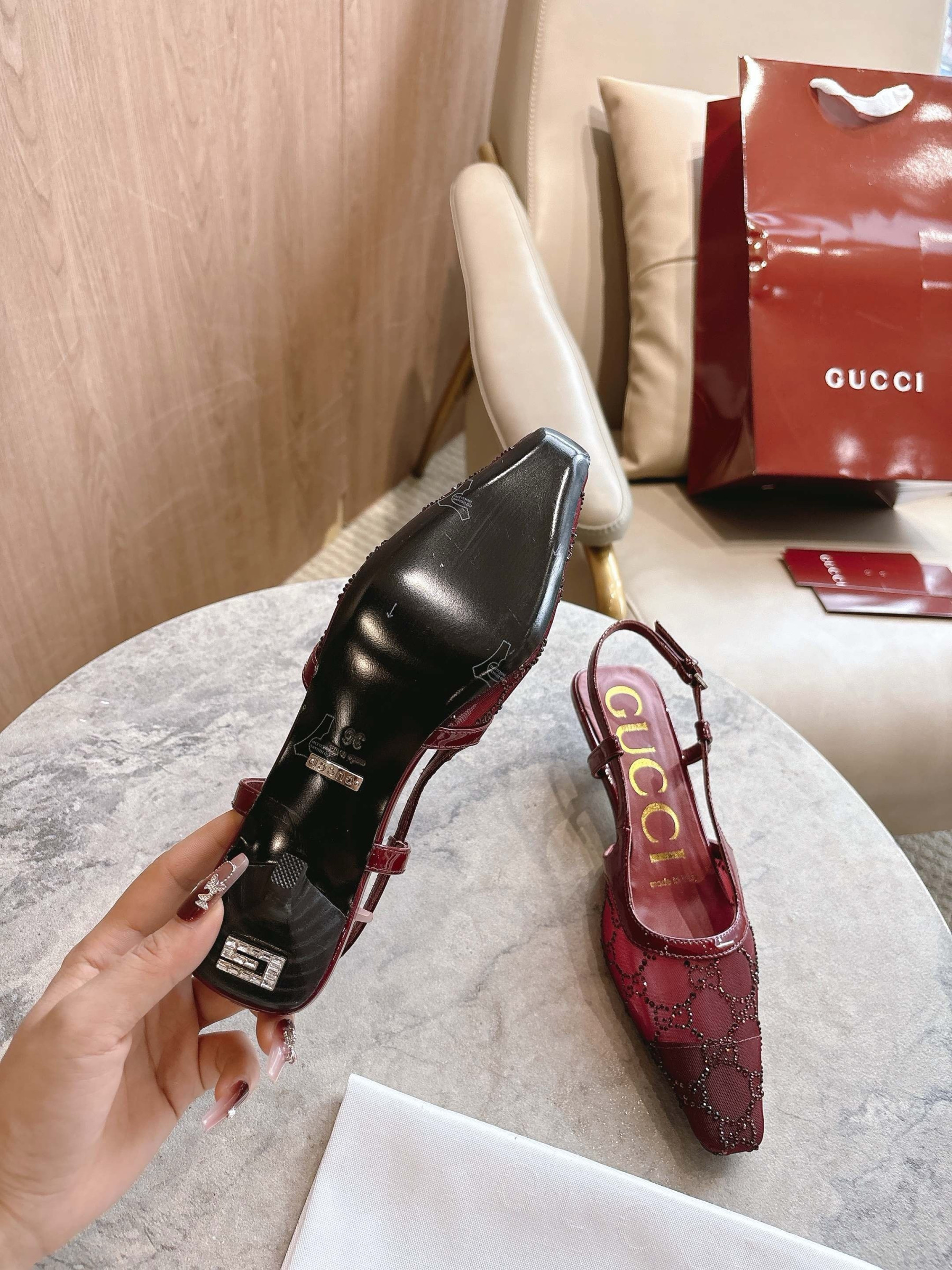 UA Gvc*1 GG Slingback