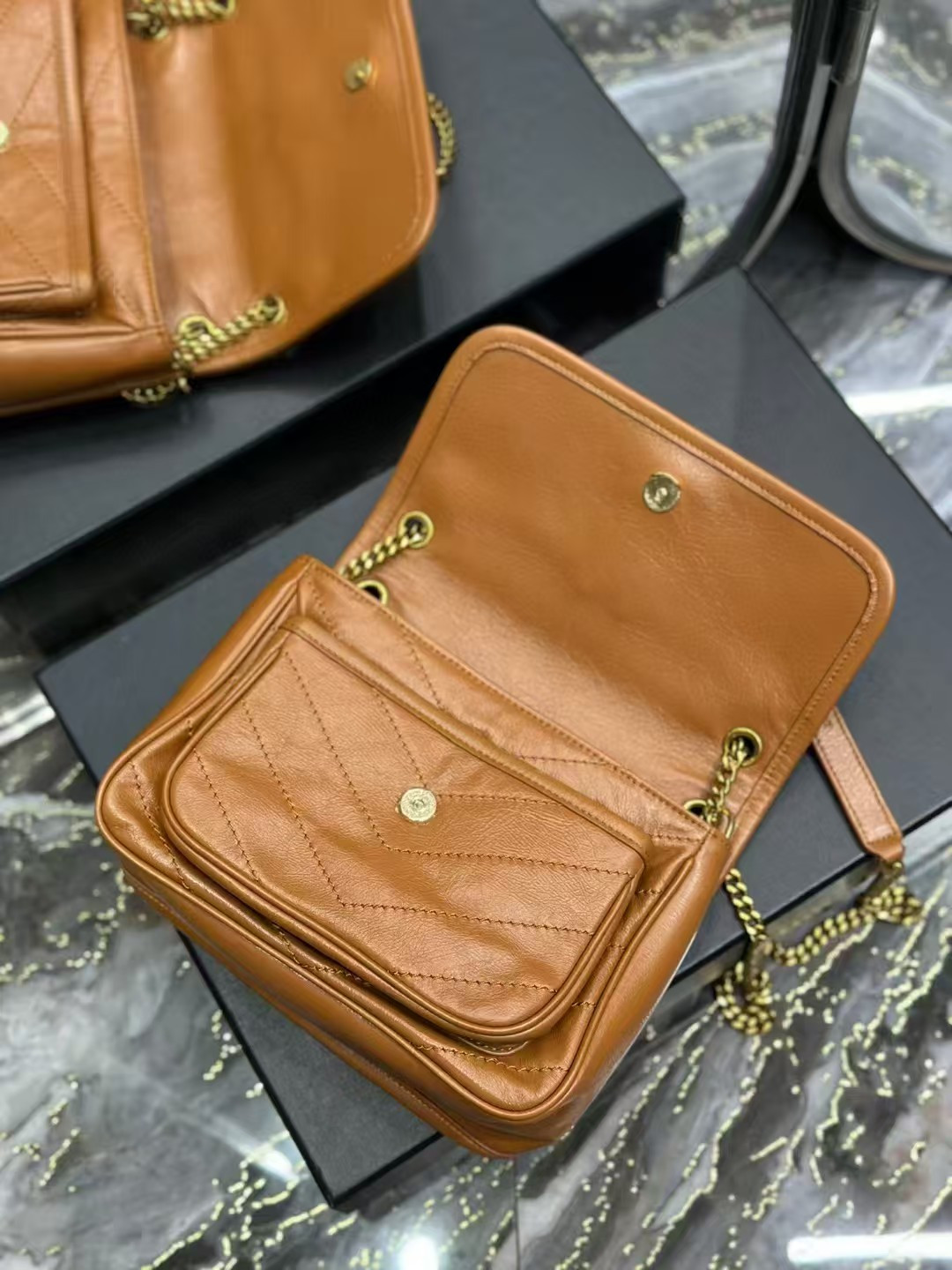 Y51 NIKI 21x16x7.5cm