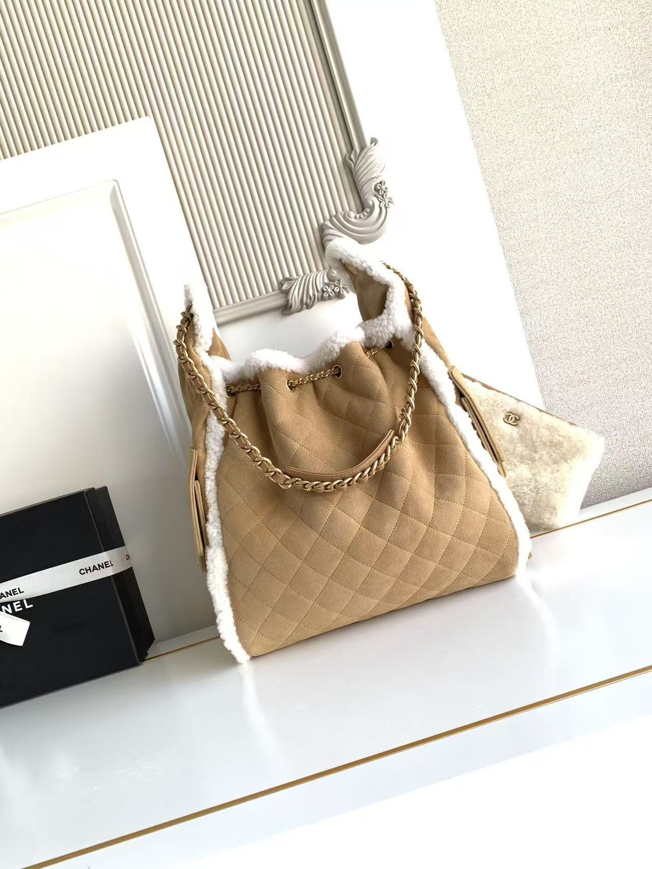 Ch**el 25c bucket bag 40x30x15cm