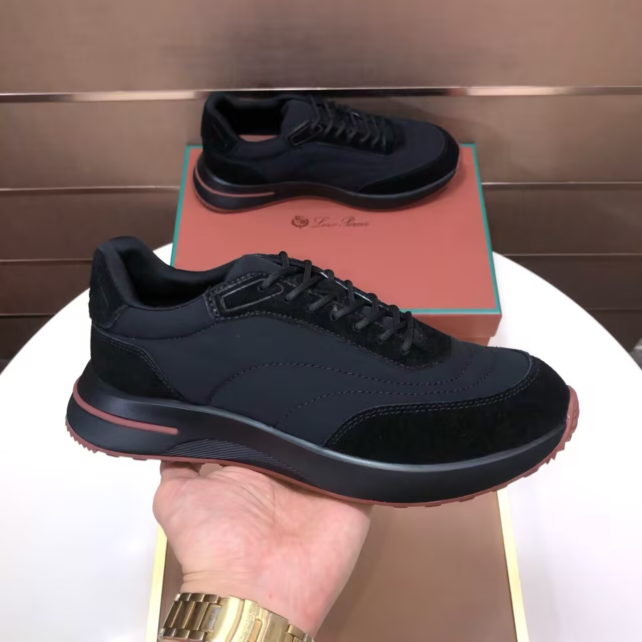 UA L0r0 P1ana Week End Walk Sneakers