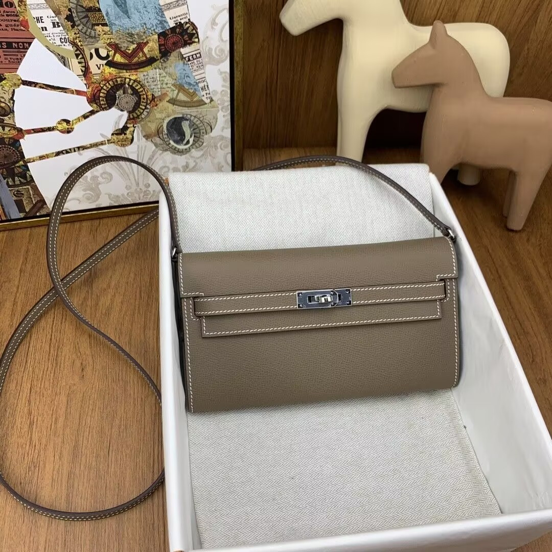 H**me5 Kelly Classique To Go wallet