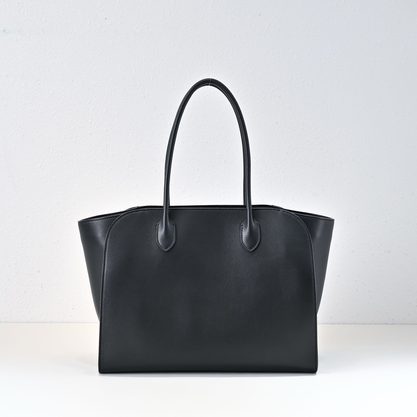 The R0w Marlo Bag in Leather 35.5x16x26cm
