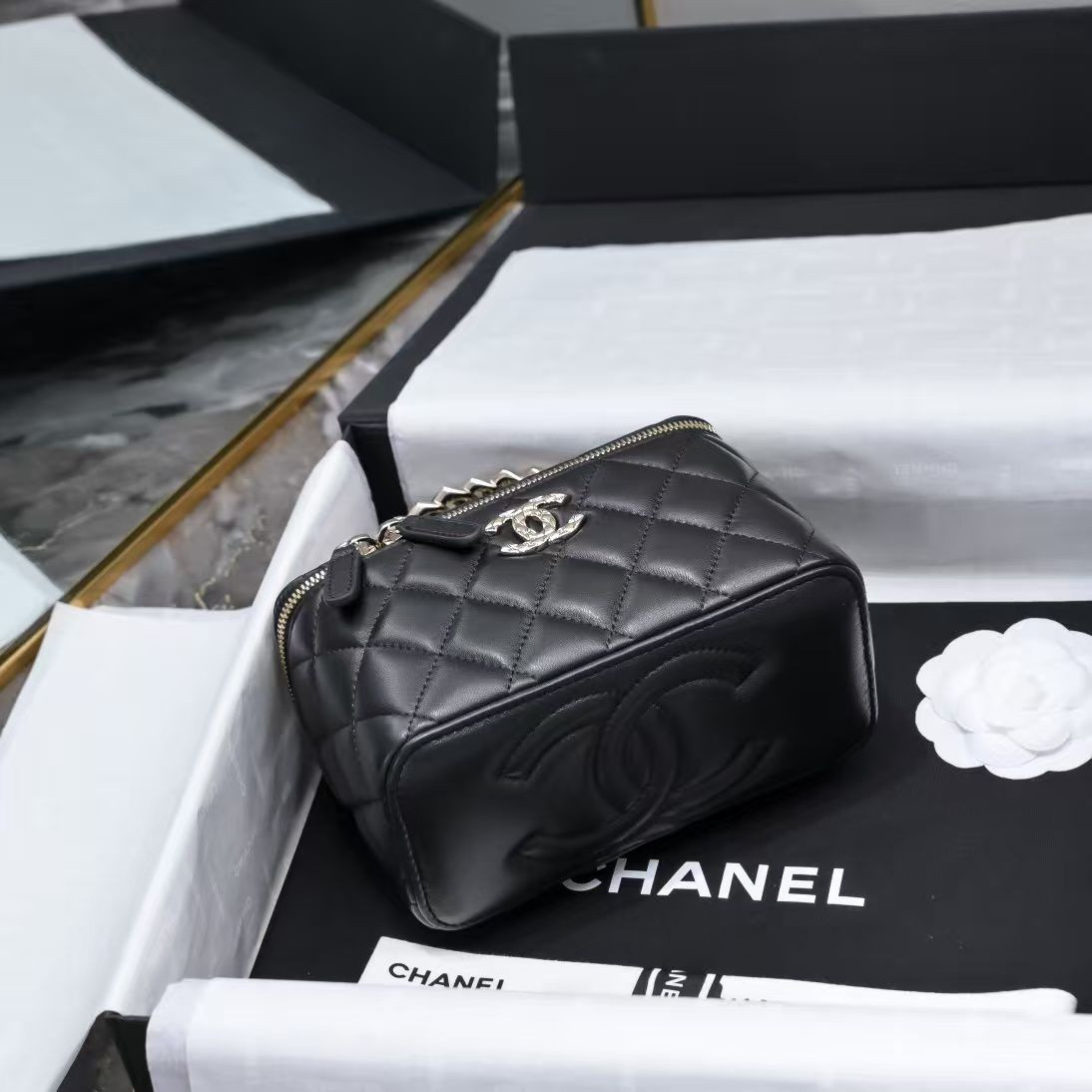 Ch**el Clutch With Chain 10x16x8cm