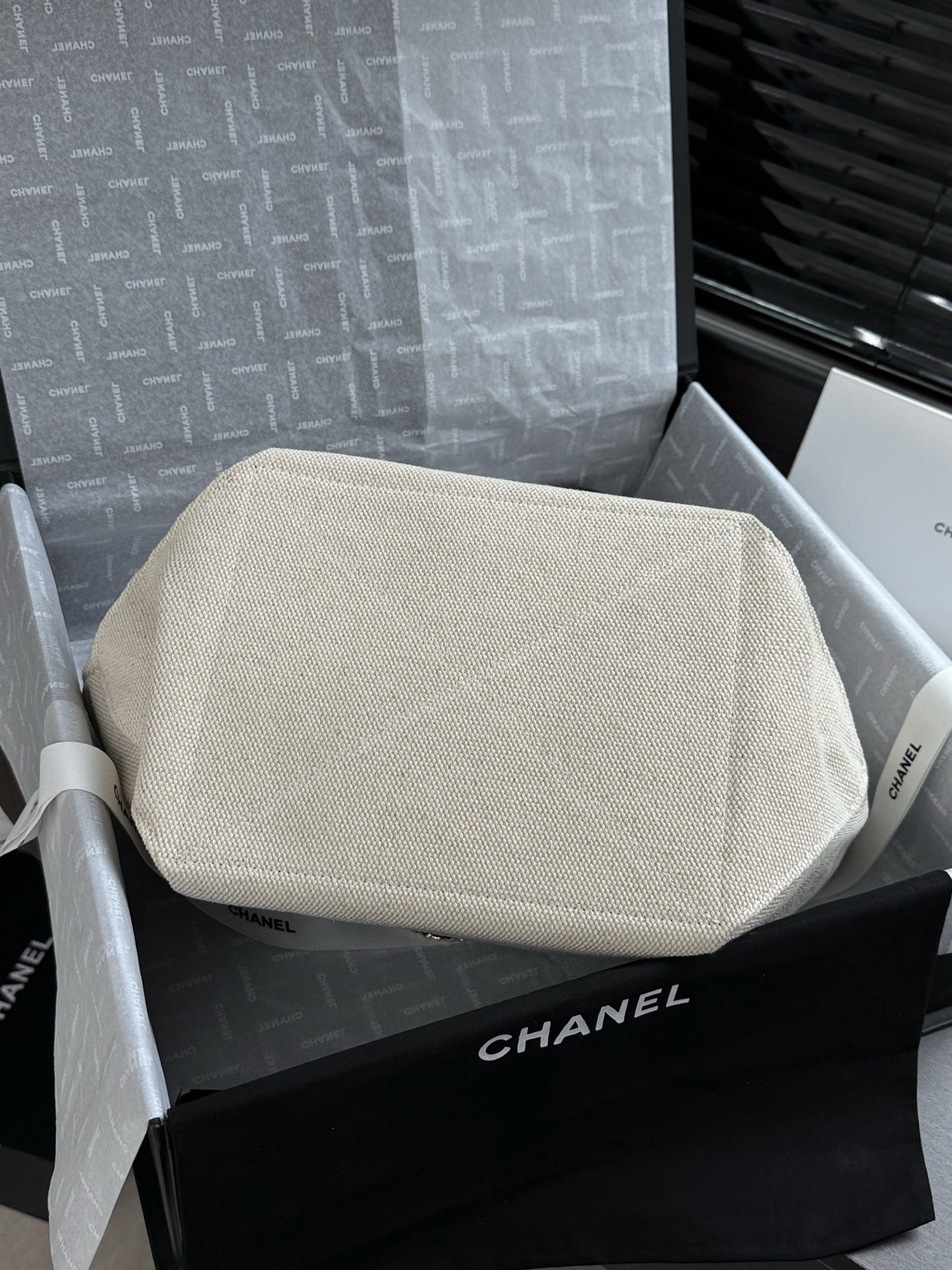 Ch**el Small Shopping Bag AS6285 19x45x21cm