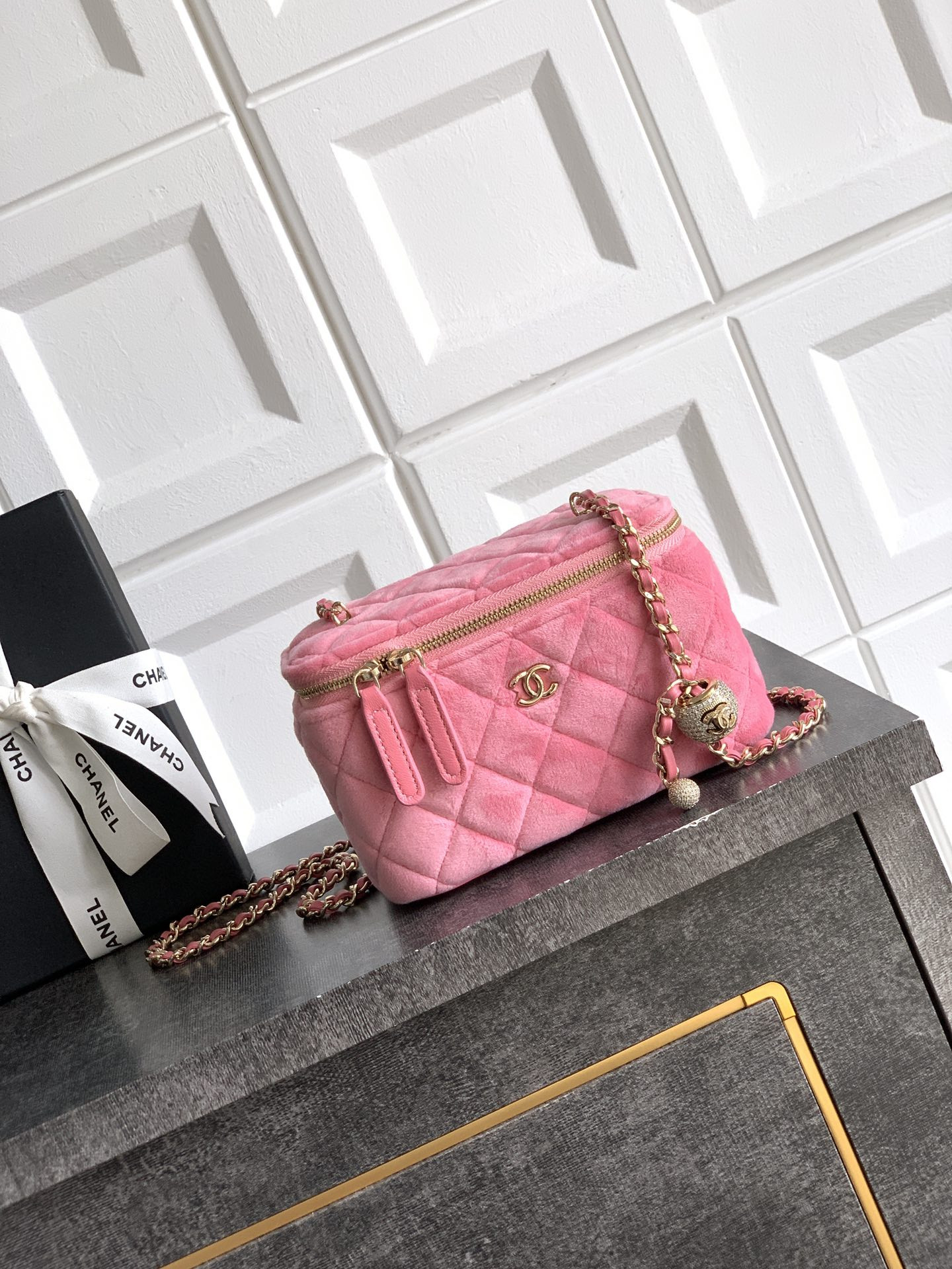 Ch**el vanity with chain 9.5x17x8cm