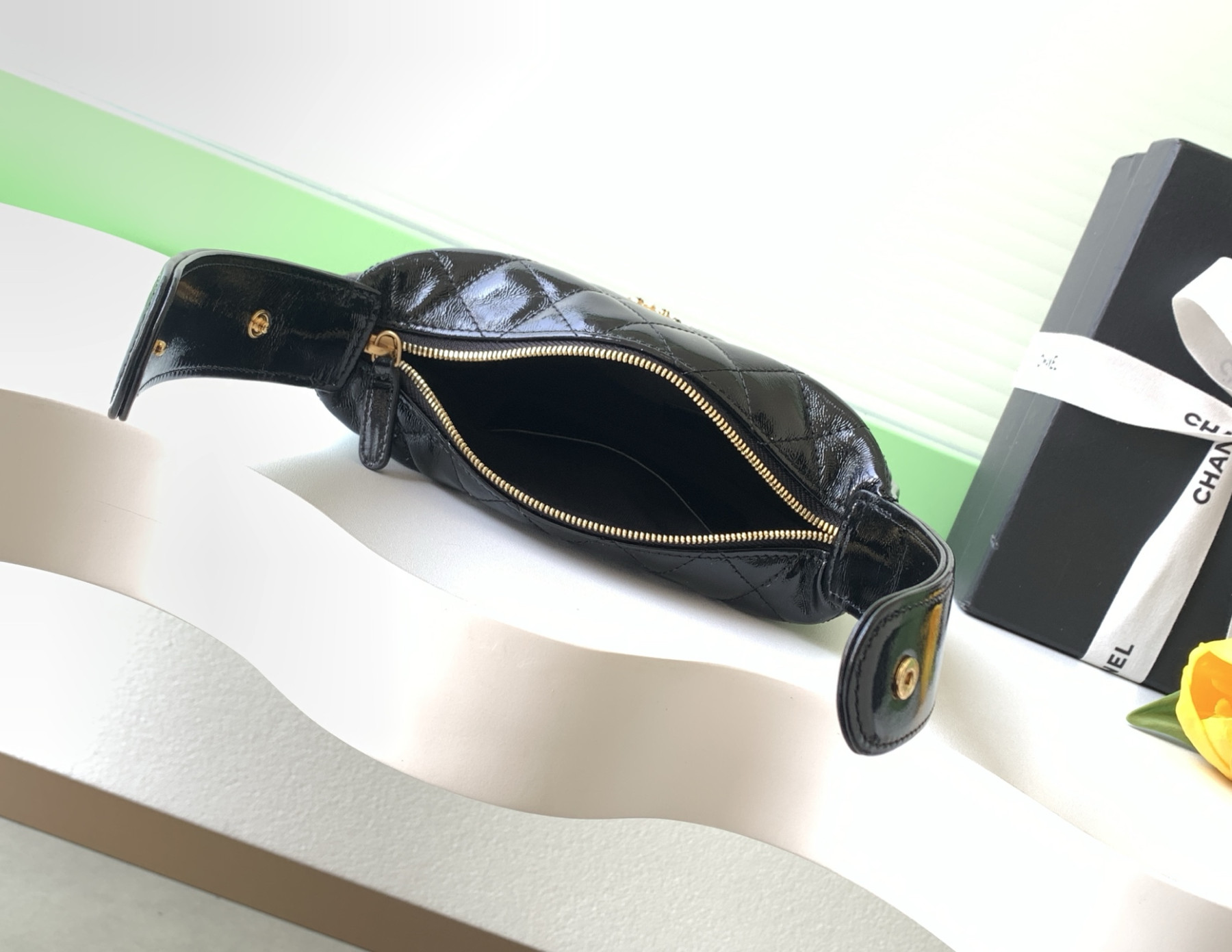 Ch**el Patent Leather Handbag AS4976 11x19x8cm