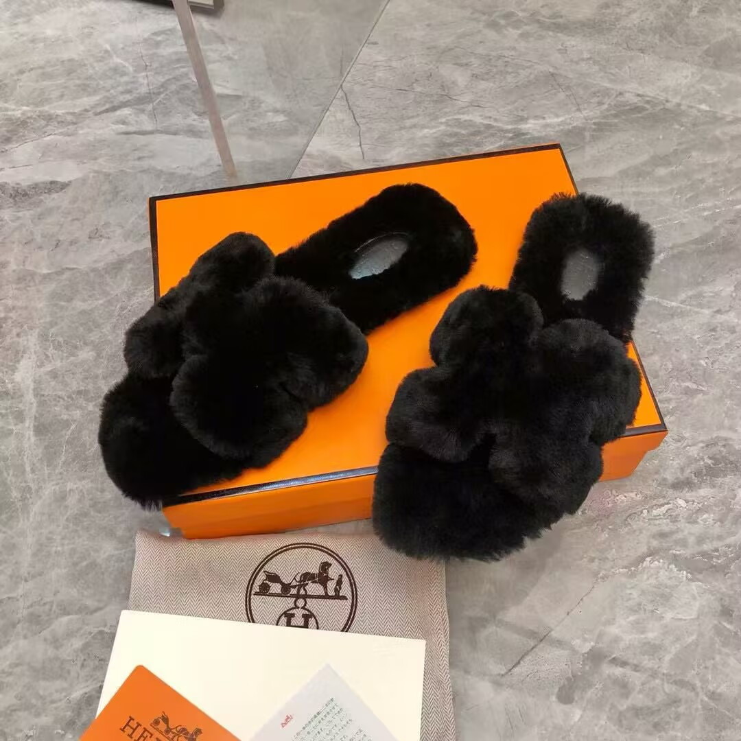 UA H**me5 Chypre sandal