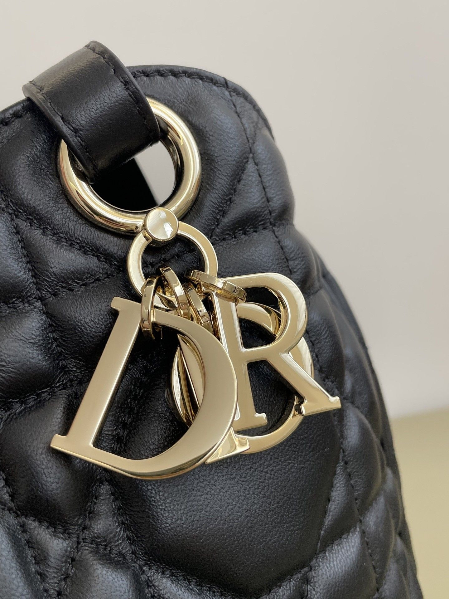 D10r Medium D-Motion Bag Black Macrocannage Lambski 23x13x24cm