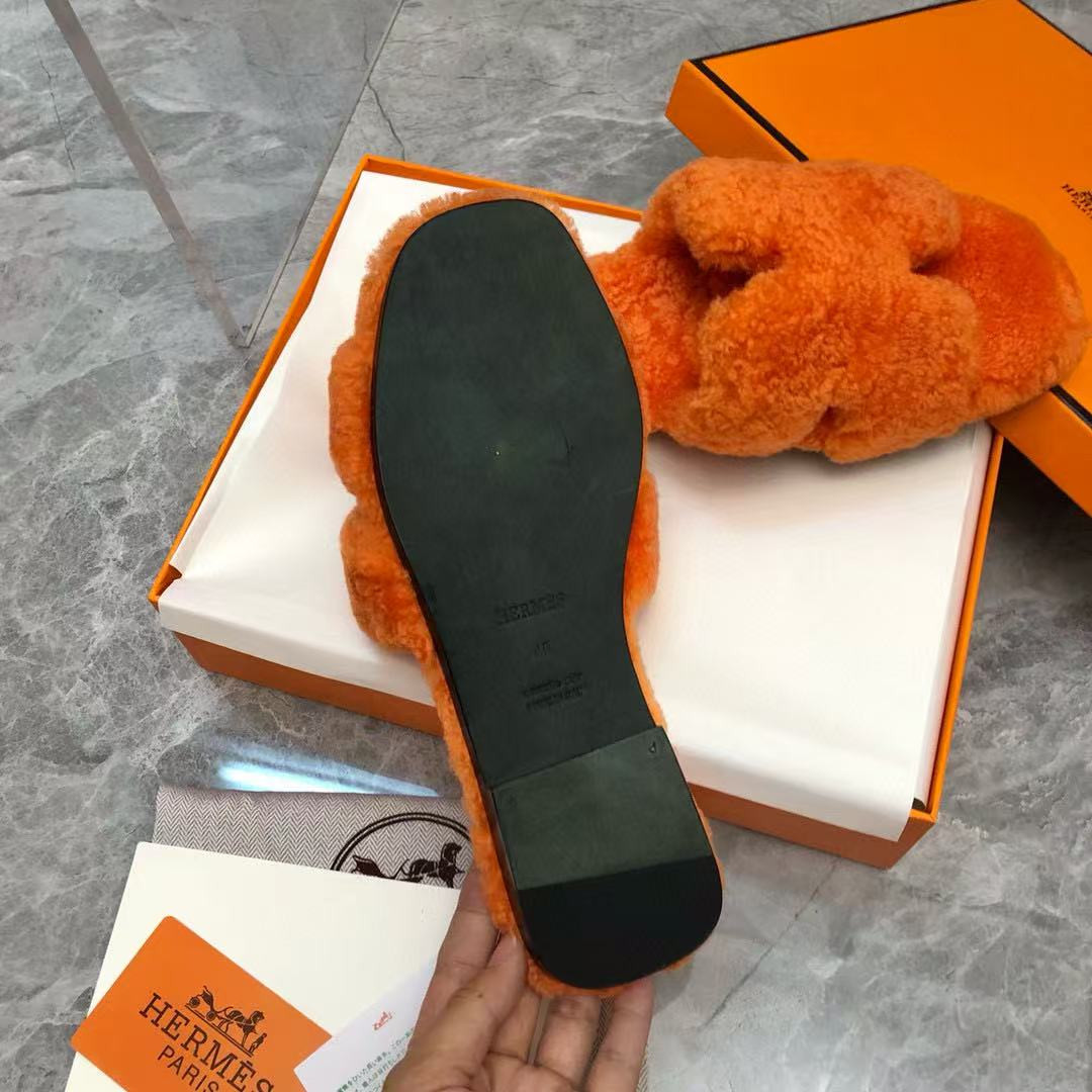 UA H**me5 Oran sandal