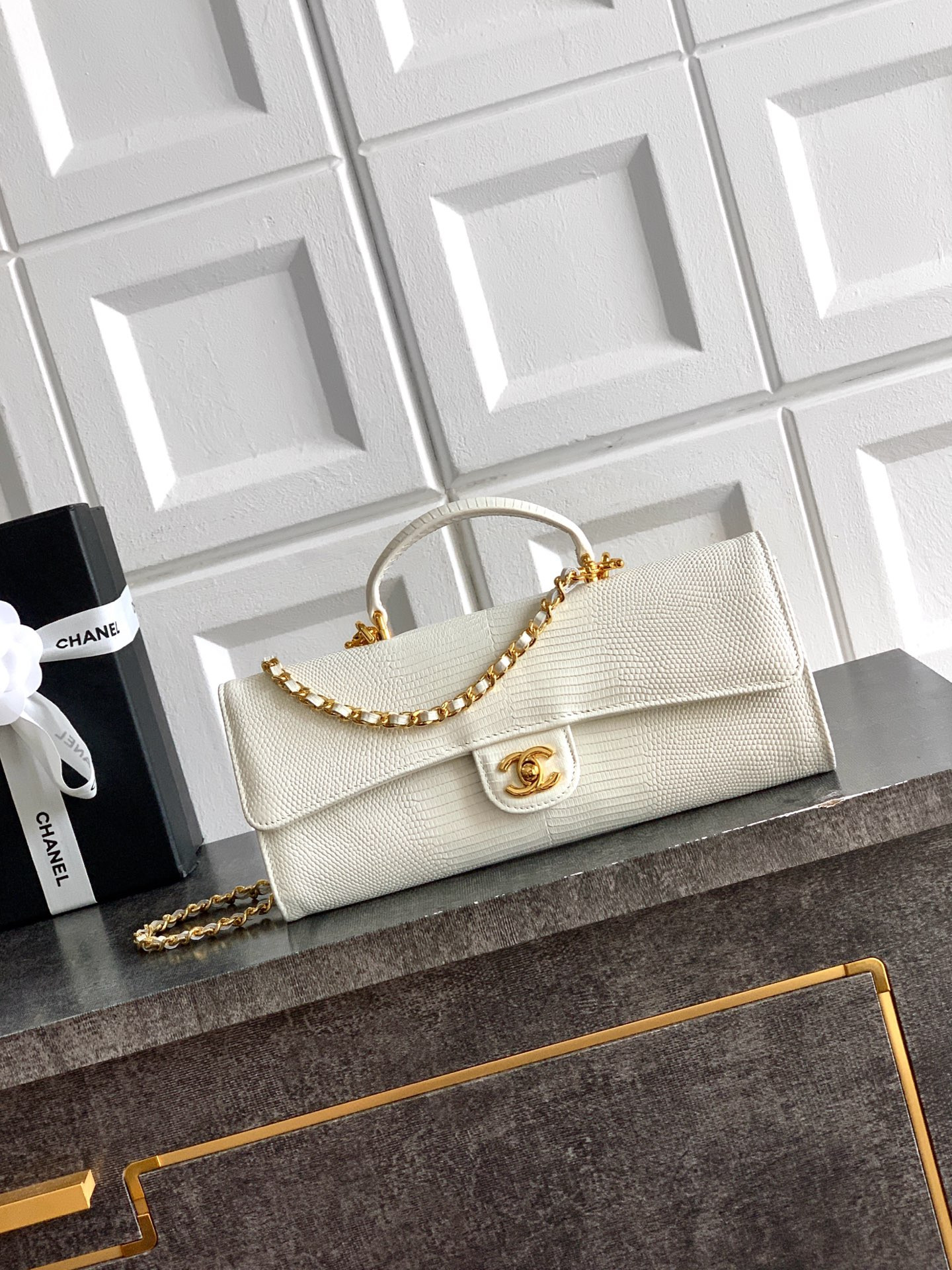 Ch**el clutch with chain ap5280 9.5x25x5cm