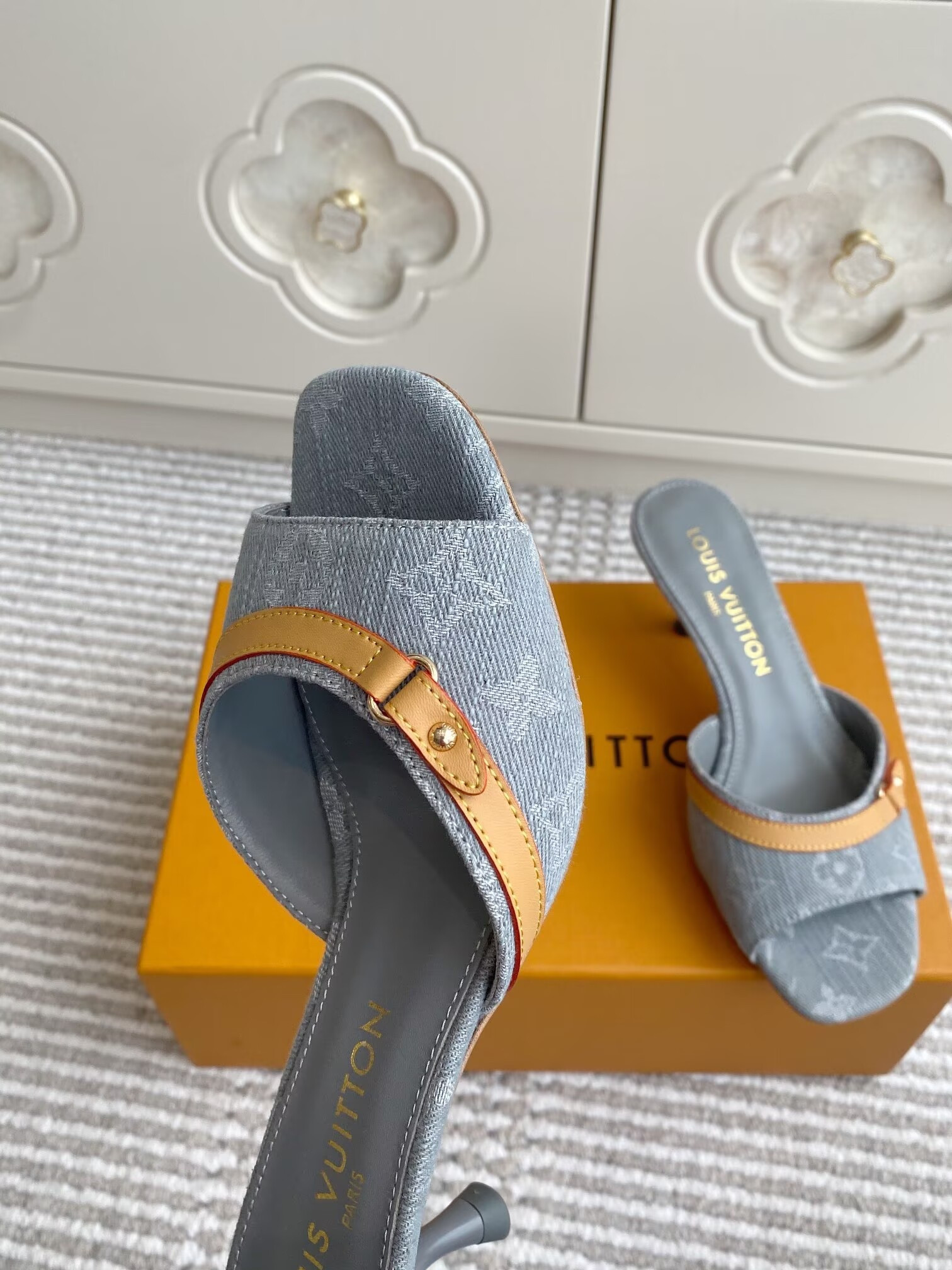 UA LV 6AM Mule