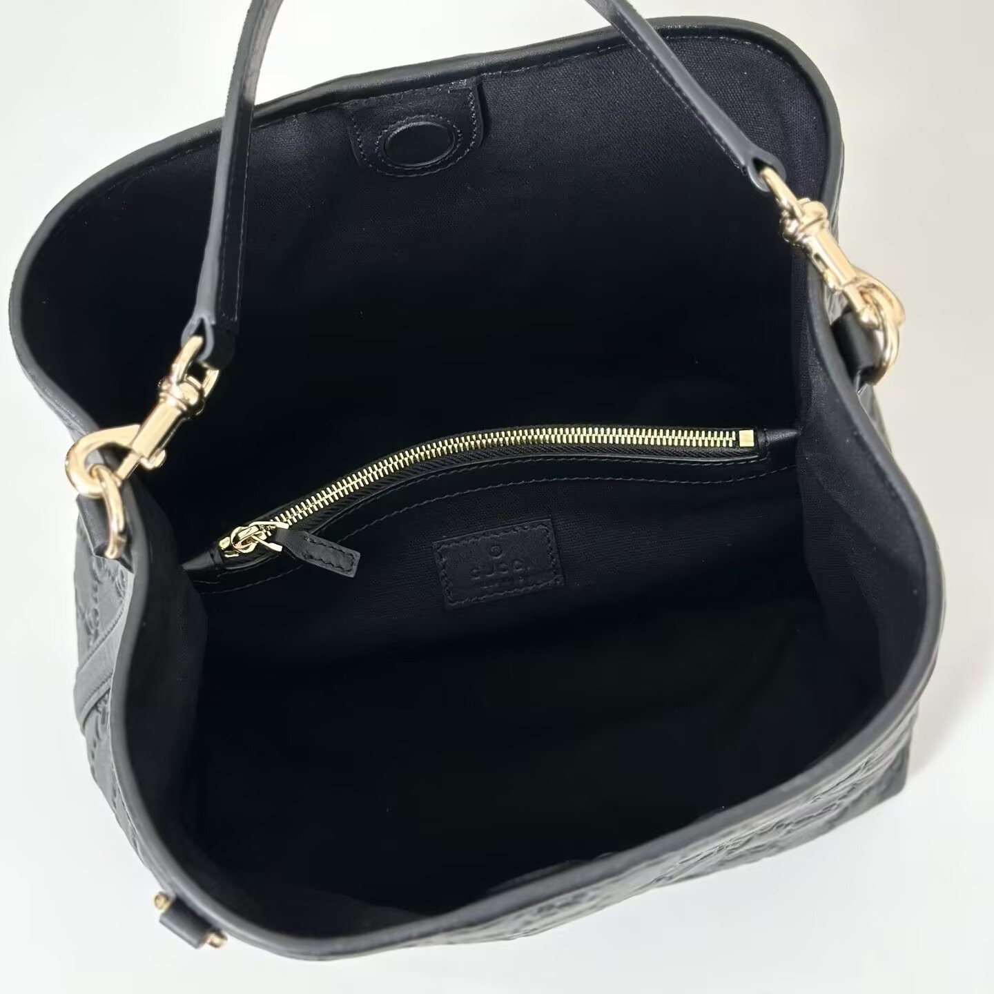 Gvc*1 GG Emblem Medium Bucket Bag 25x25x15.5cm