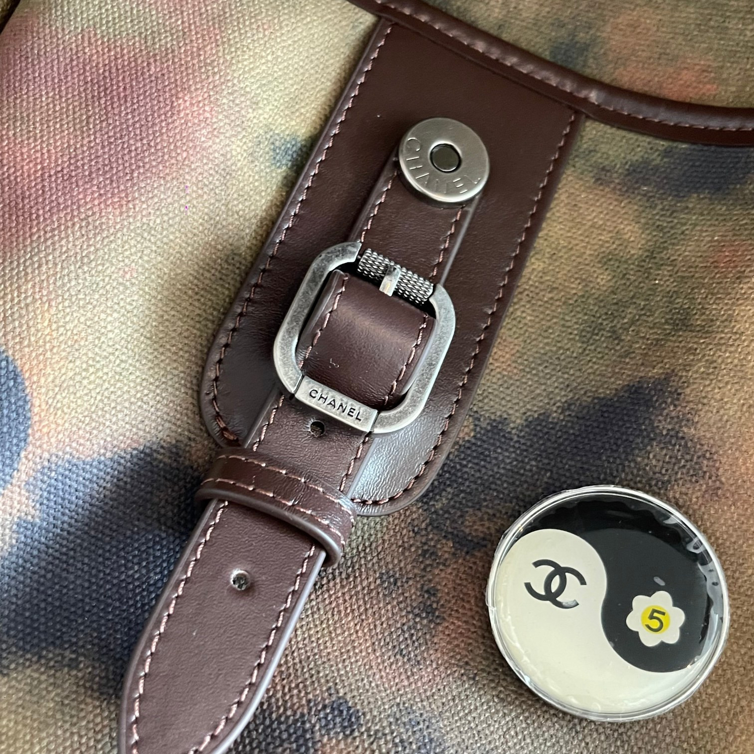 Ch**el On the Pavements Messenger Graffiti Washed Toile Bag 42x30x13cm