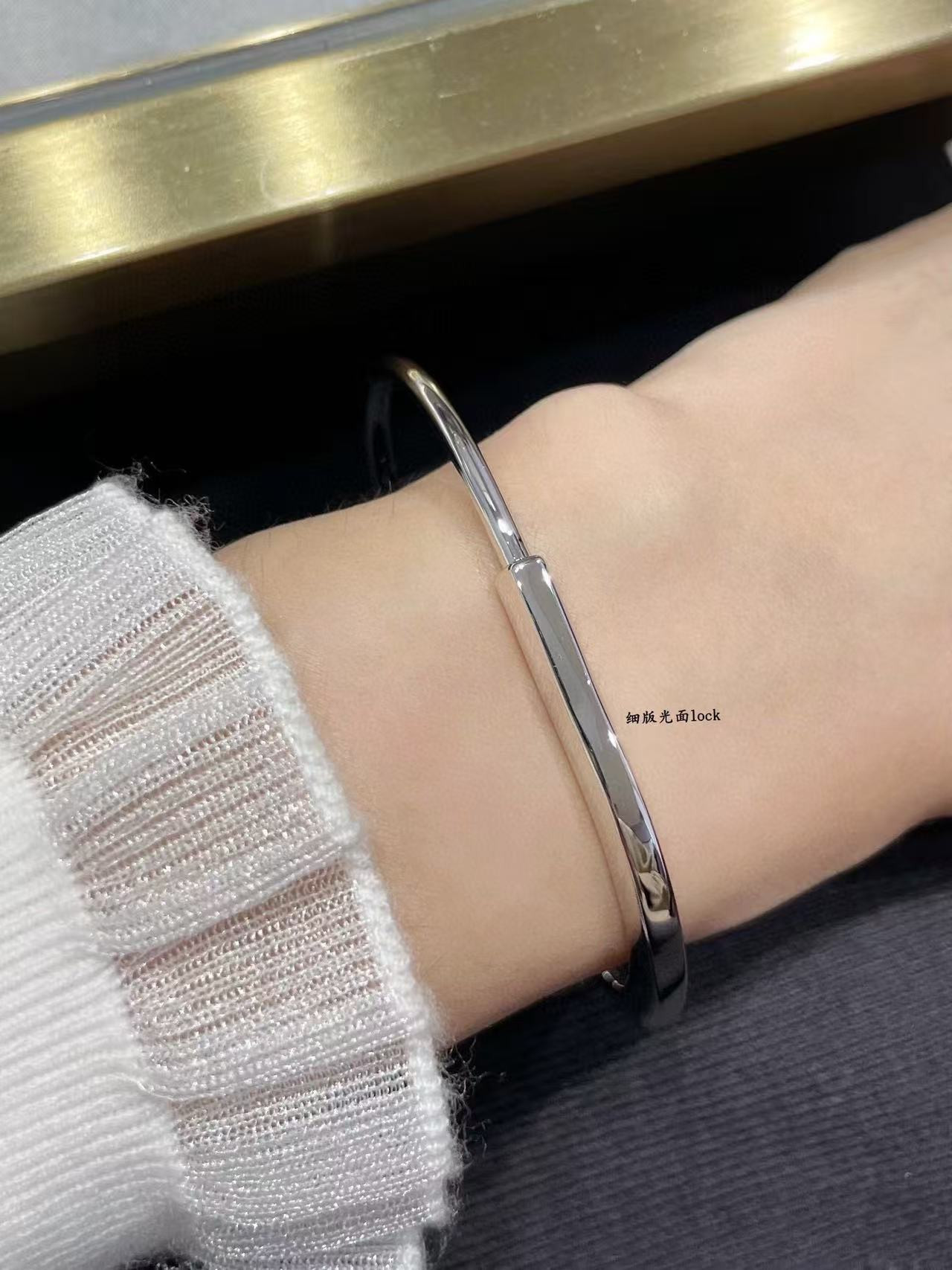 T*f*ny & Co. Lock Slim Smooth Bracelet