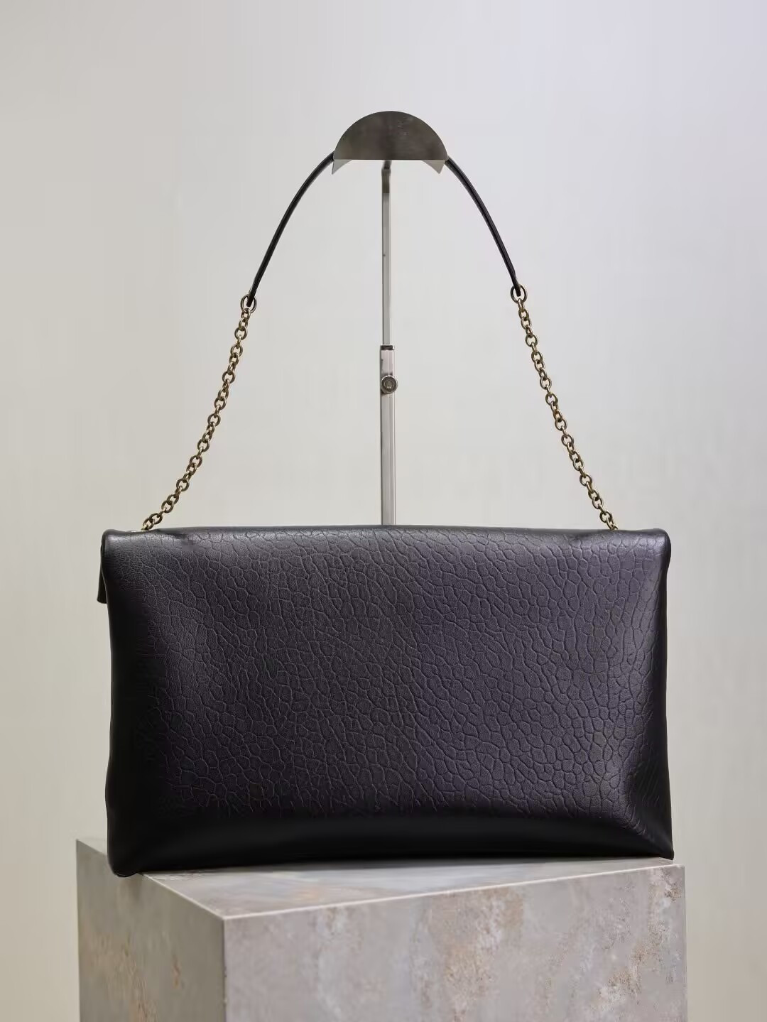 Y51 CASSANDRE Pouch on Chain Black 35x22x3-4.2cm