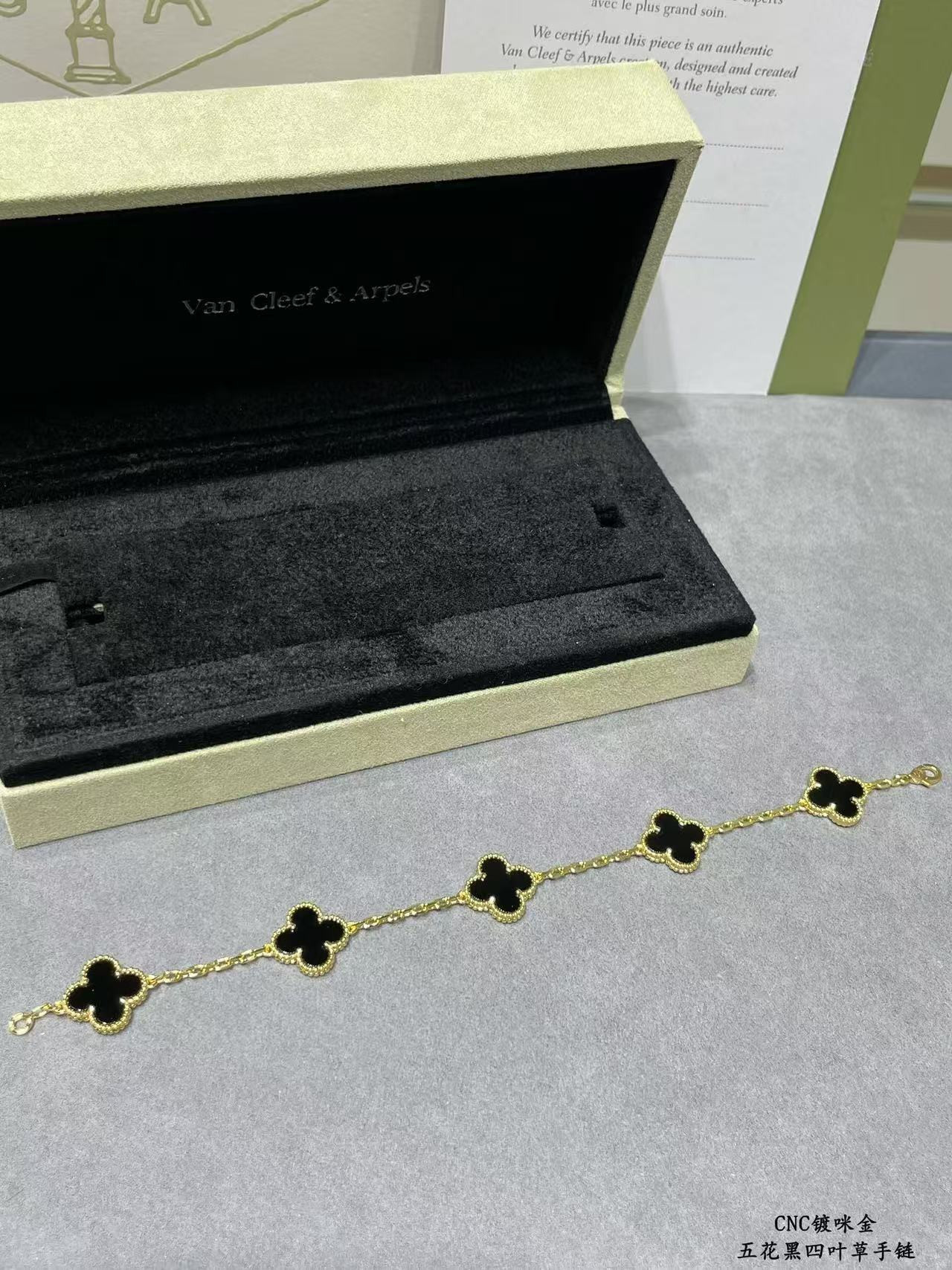 V*n Cl**f & Arpels Black five-flowered four-leaf clover Bracelet Chain length approx.19cm