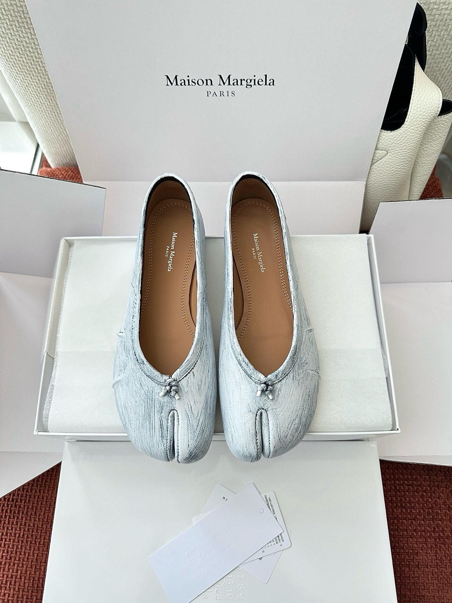 UA Ma1s0n Marg*e1a Tabi Leather Ballet Flats