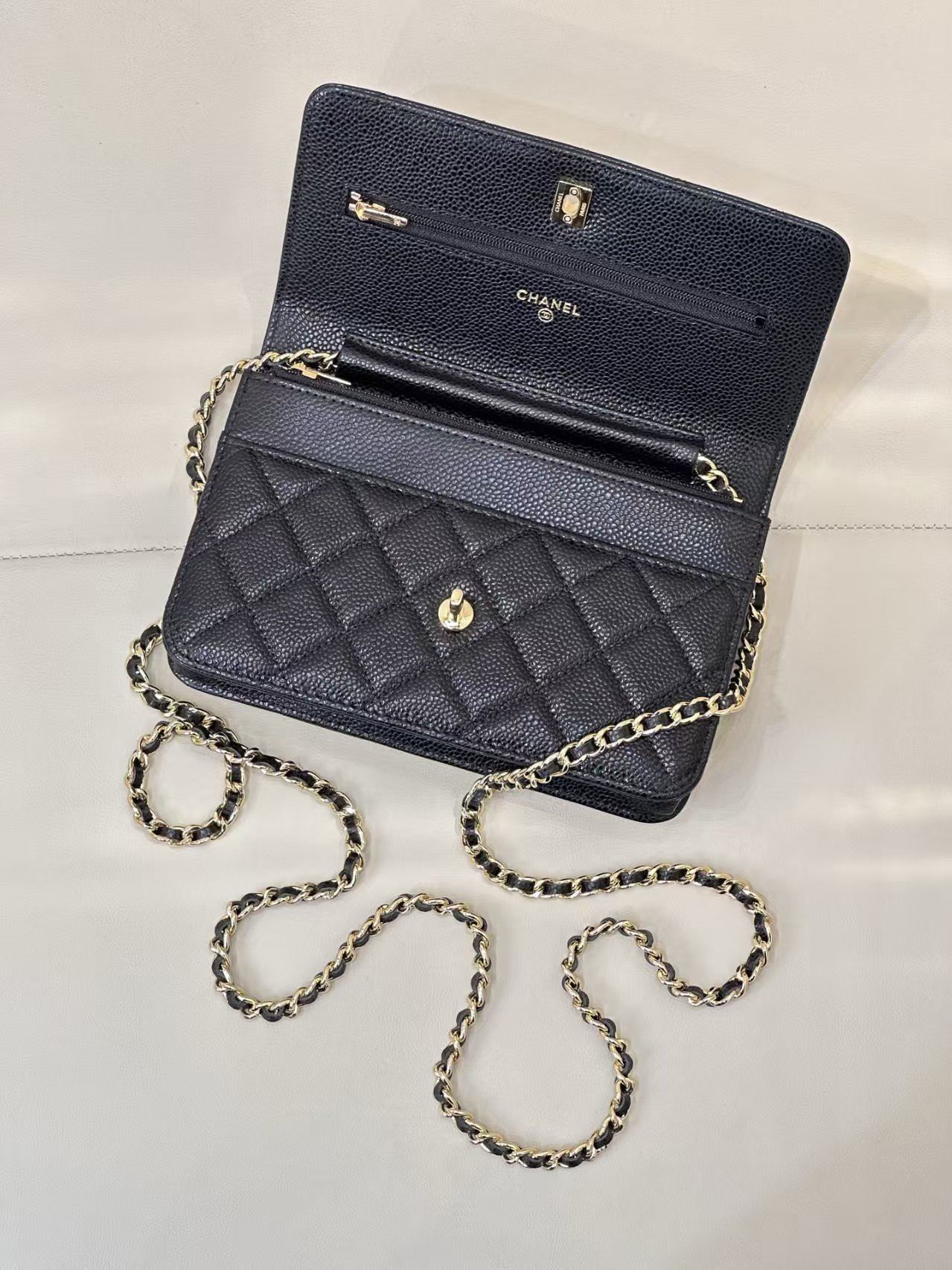 Ch**el WOC CLASSIC WALLET ON CHAIN 13x19cm