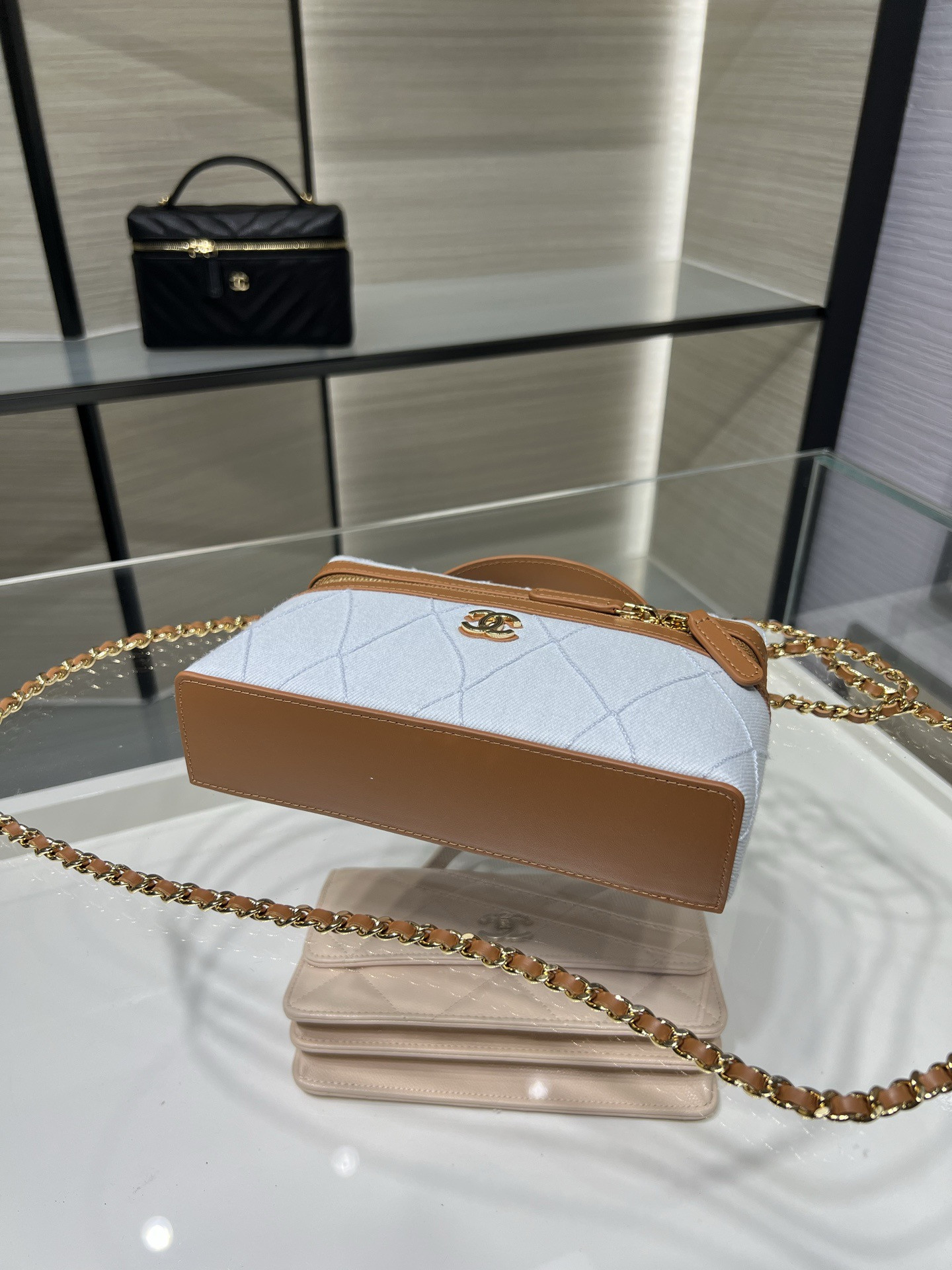 Ch**el classic vanity with chain handbag ap5164 17x19.5x5cm